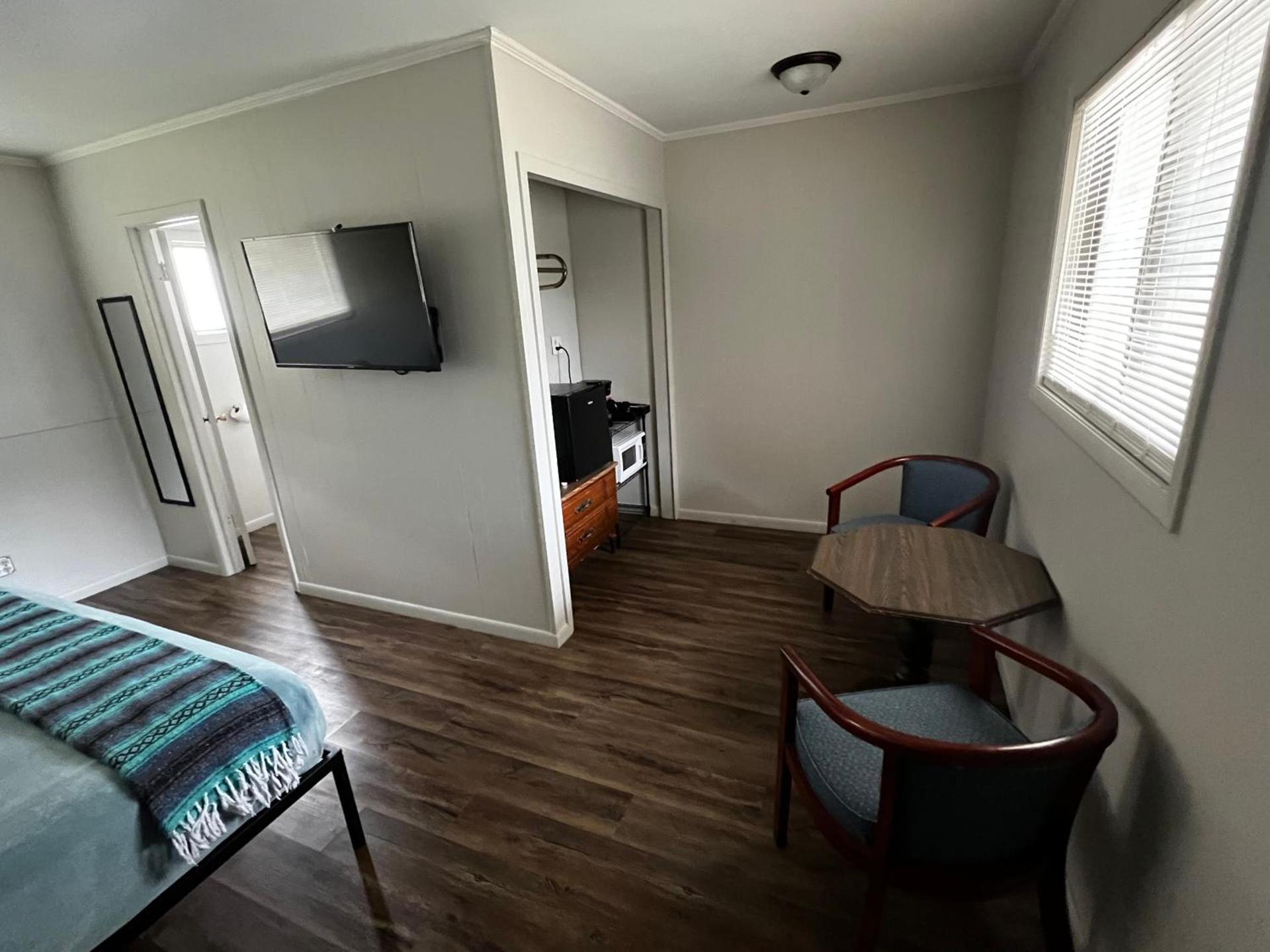 The Cedar Motel photo 29
