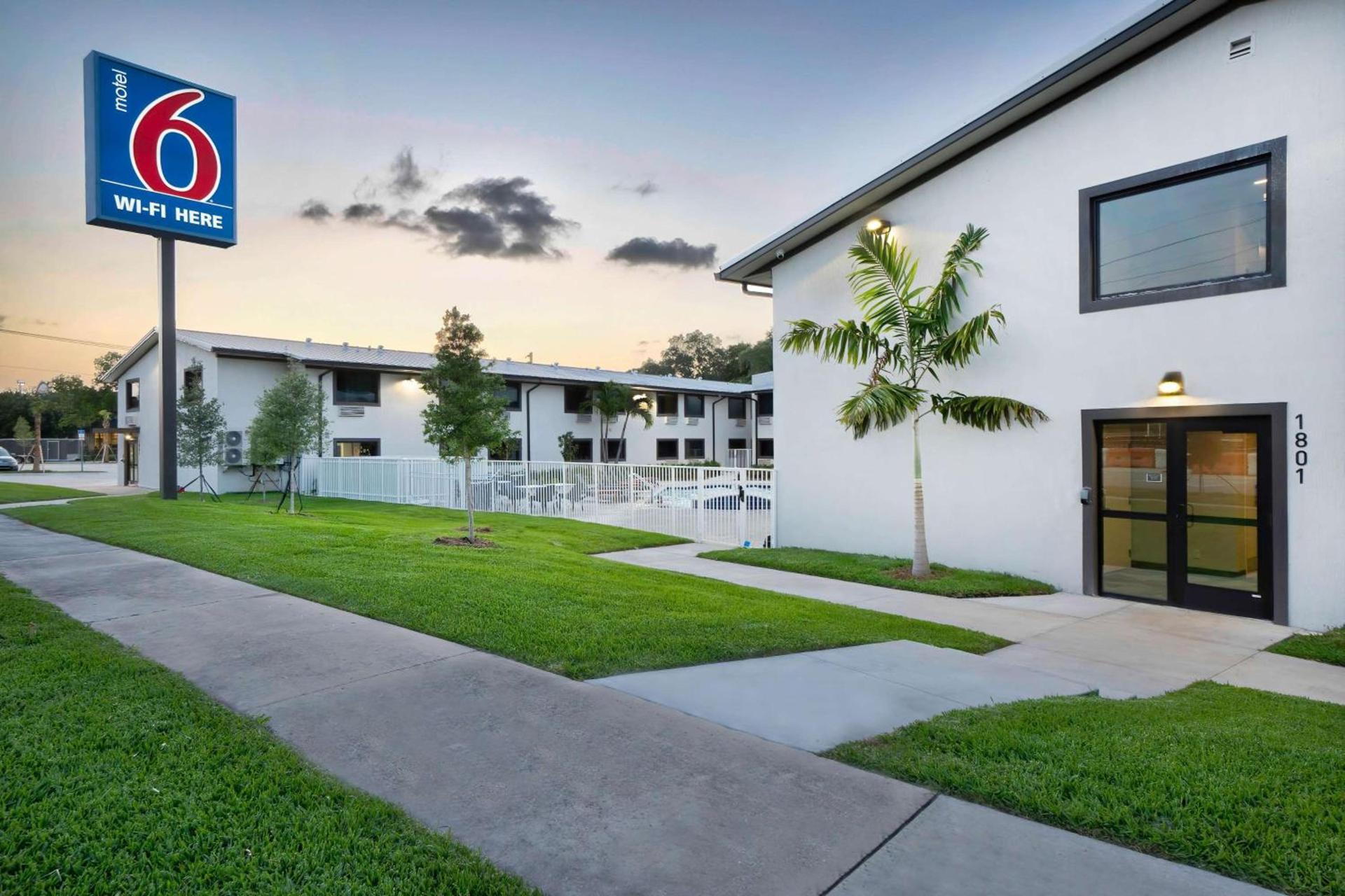 Motel 6-Fort Lauderdale, FL photo 1