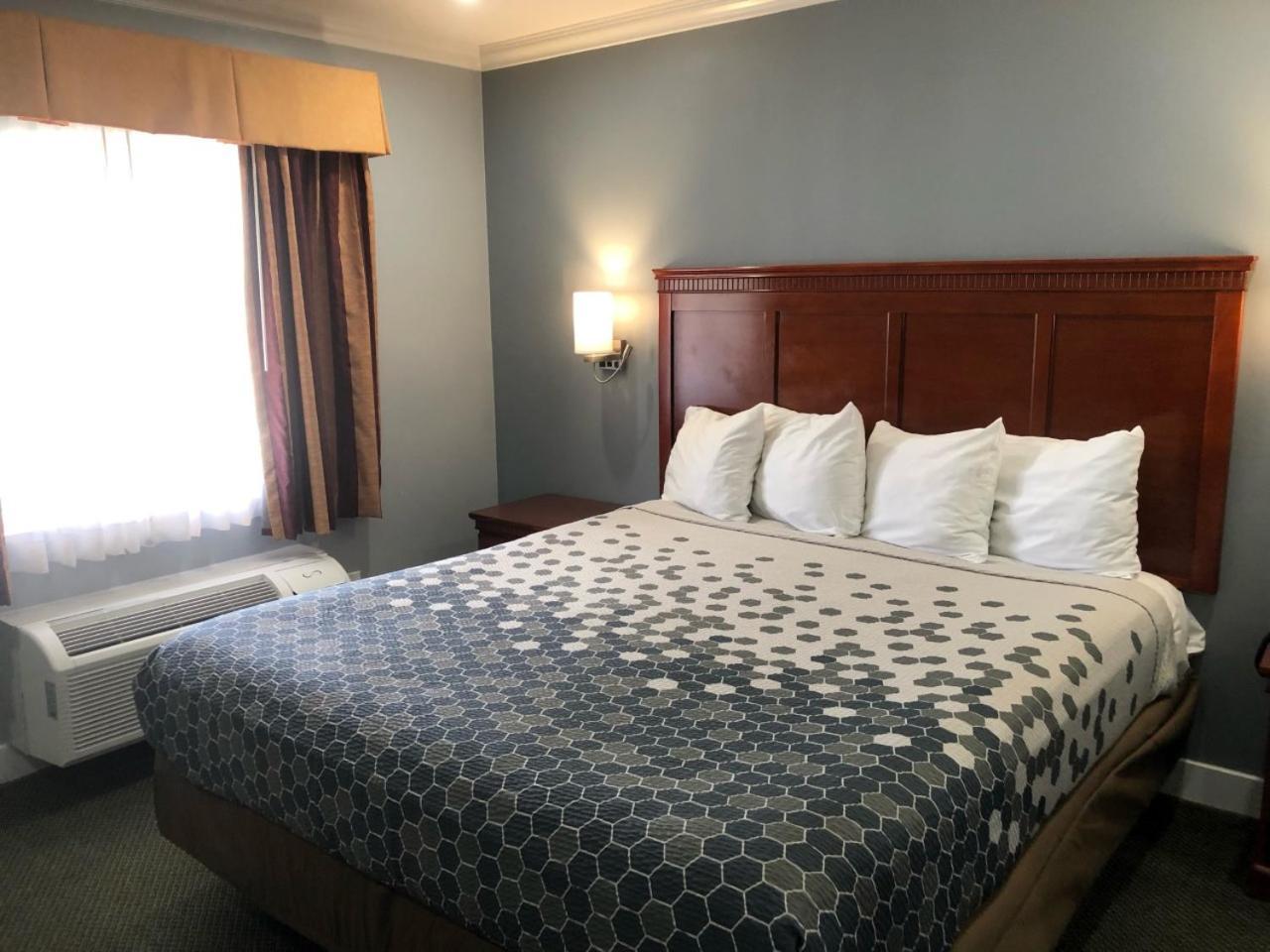 Redondo Inn and Suites photo 10