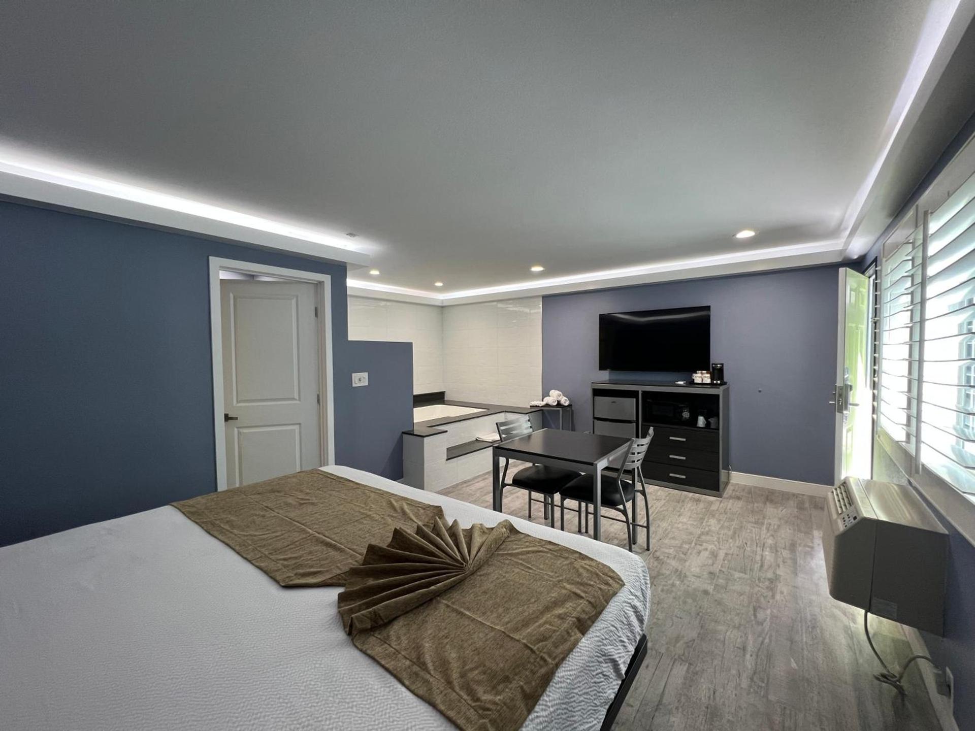 Deluxe Inn Hawthorne/ LAX photo 35