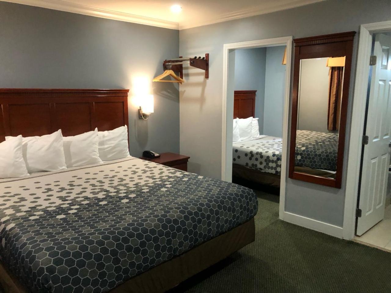 Redondo Inn and Suites photo 12