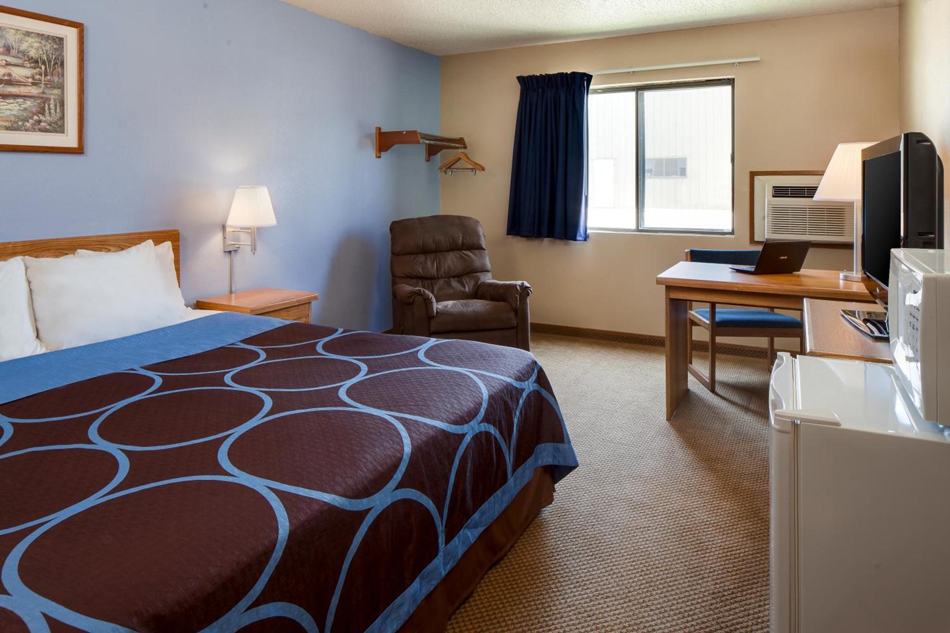 Super 8 by Wyndham Manhattan KS photo 19