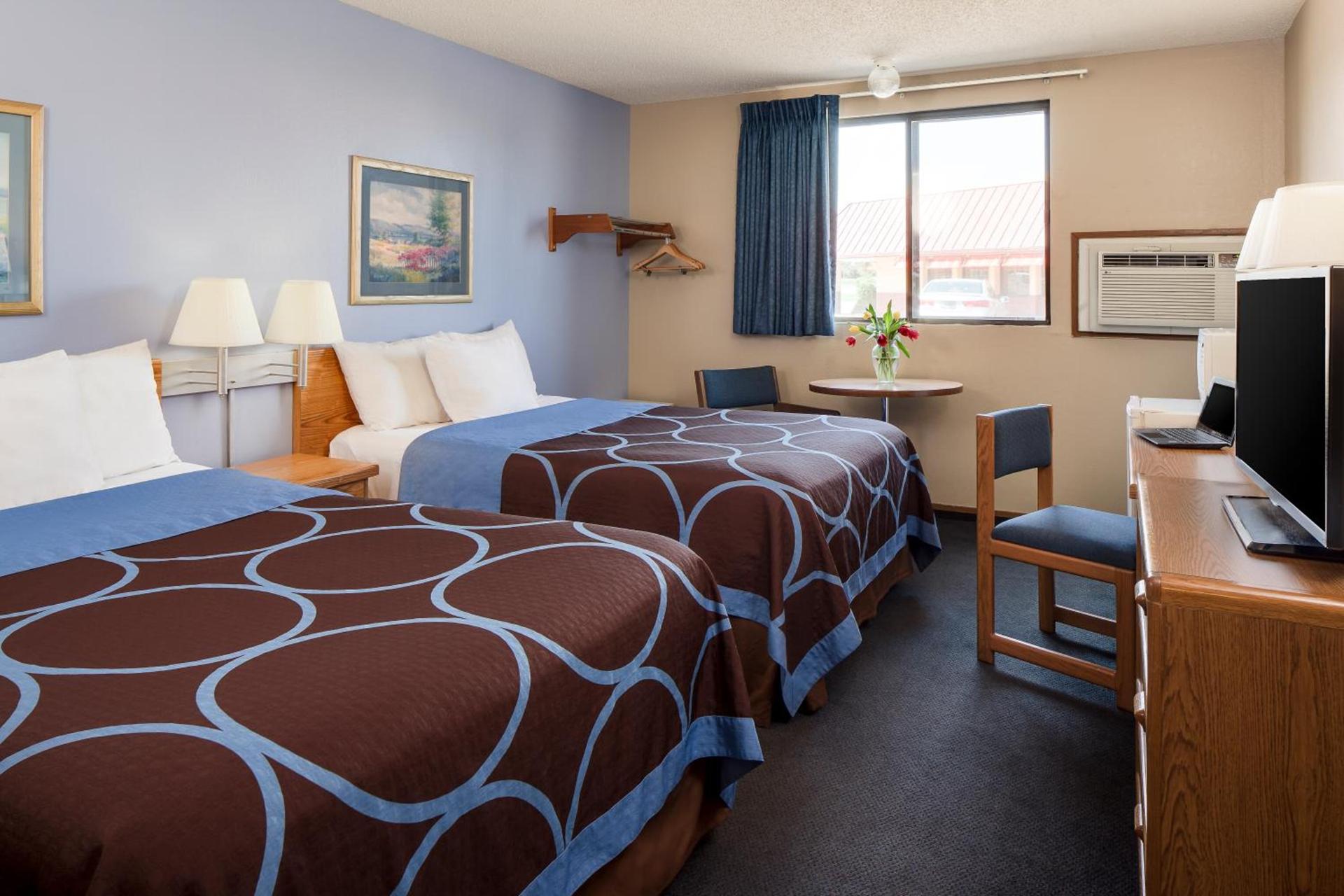 Super 8 by Wyndham Manhattan KS photo 13