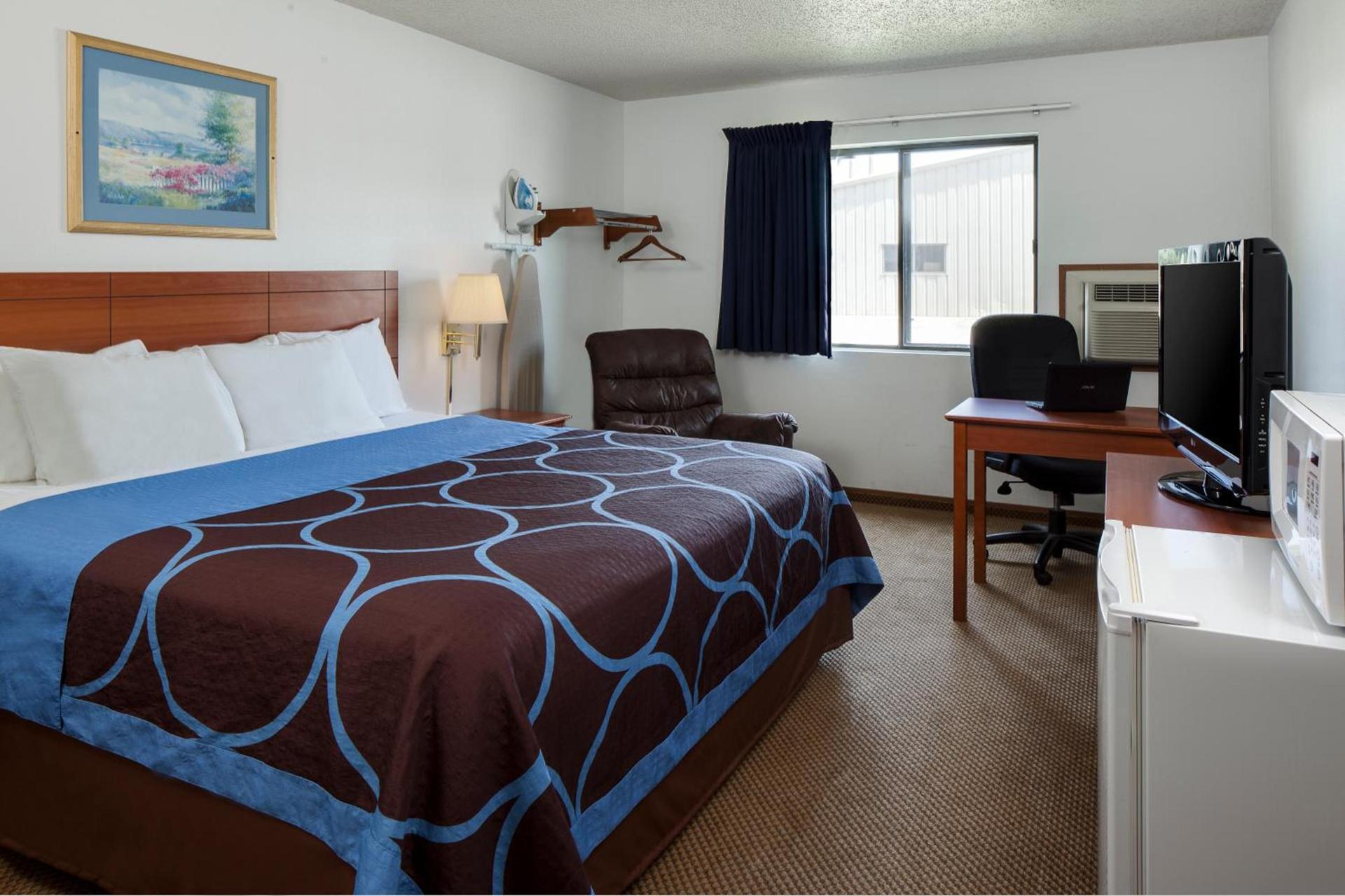 Super 8 by Wyndham Manhattan KS photo 17