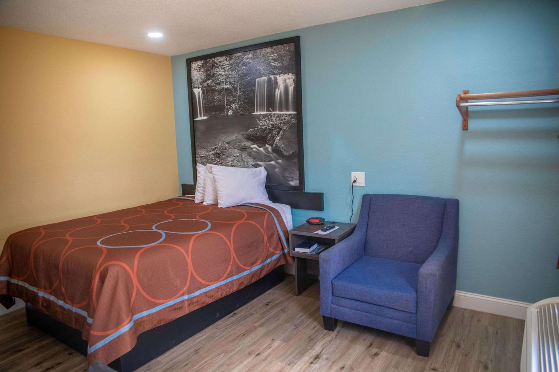 Super 8 by Wyndham Mountain Home photo 10