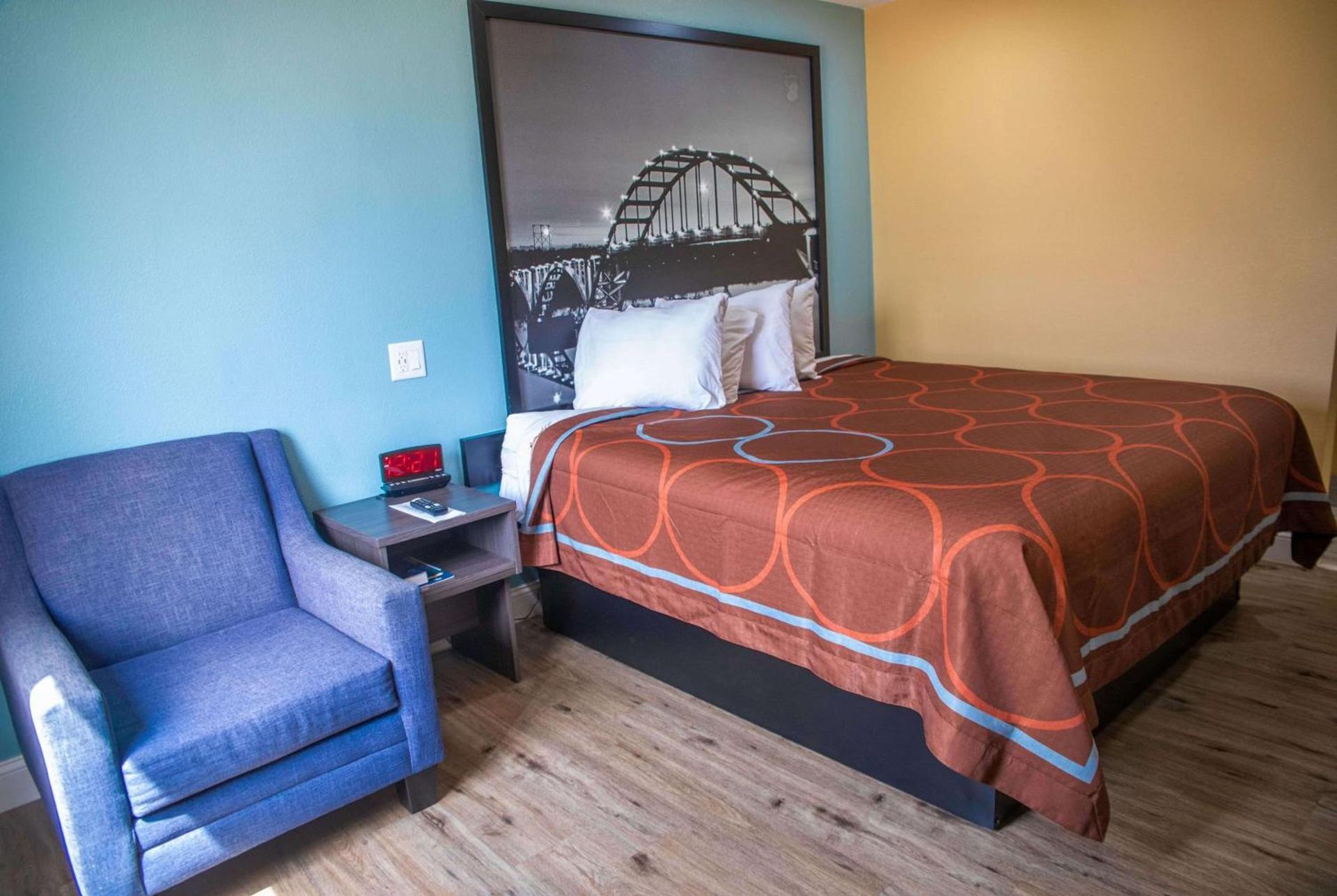 Super 8 by Wyndham Mountain Home photo 13