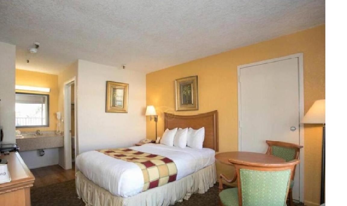 Budget Inn Sanford International Airport photo 36
