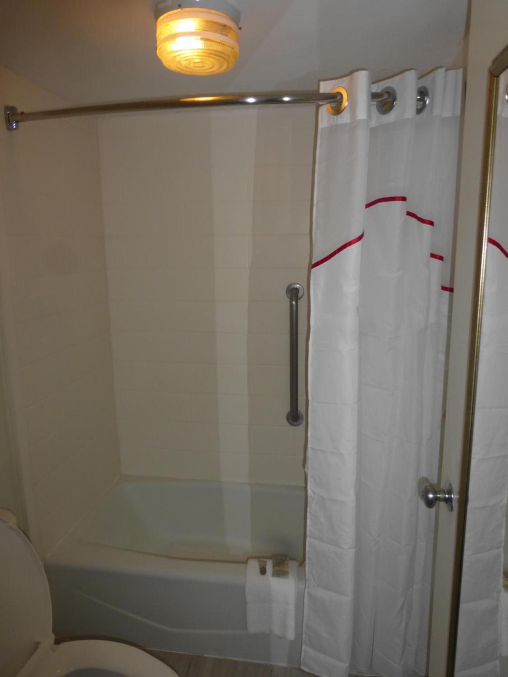 Red Roof Inn Tallahassee East photo 27