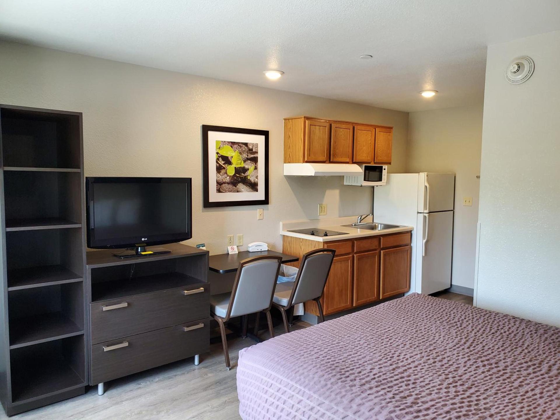 WoodSpring Suites Raleigh Apex photo 11