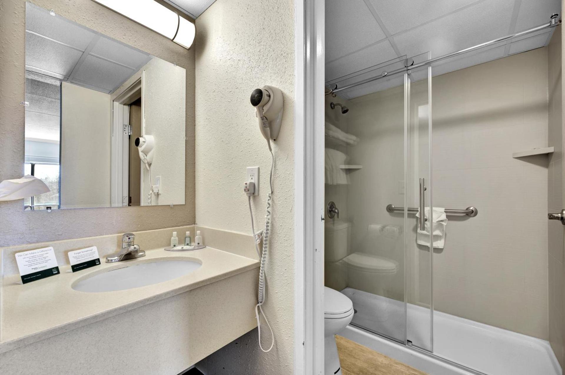 Quality Hotel & Suites At The Falls photo 18