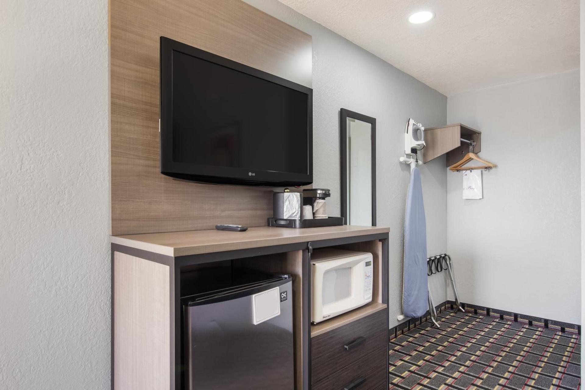 Knights Inn and Suites Salem photo 11