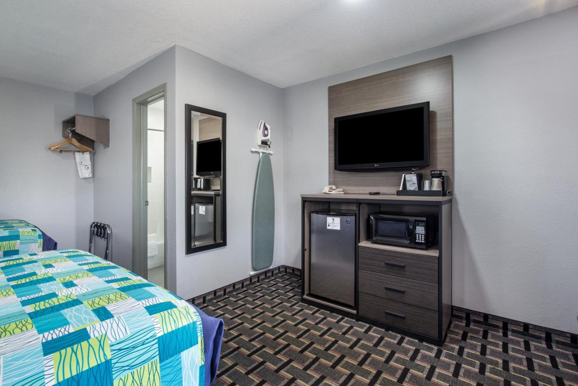 Knights Inn and Suites Salem photo 22