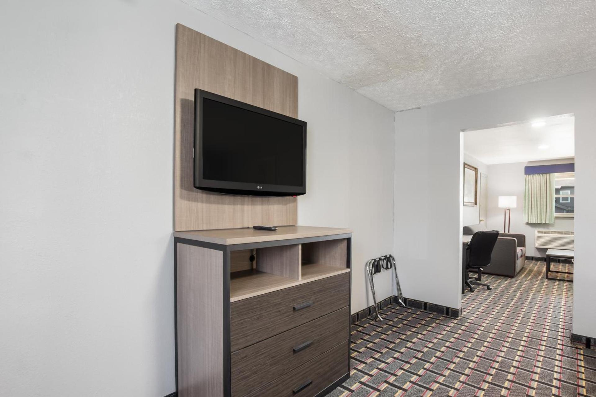 Knights Inn and Suites Salem photo 24