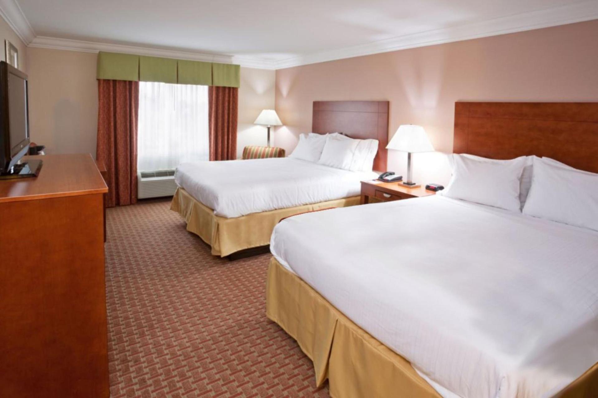 Holiday Inn Express & Suites Niagara Falls by IHG photo 28