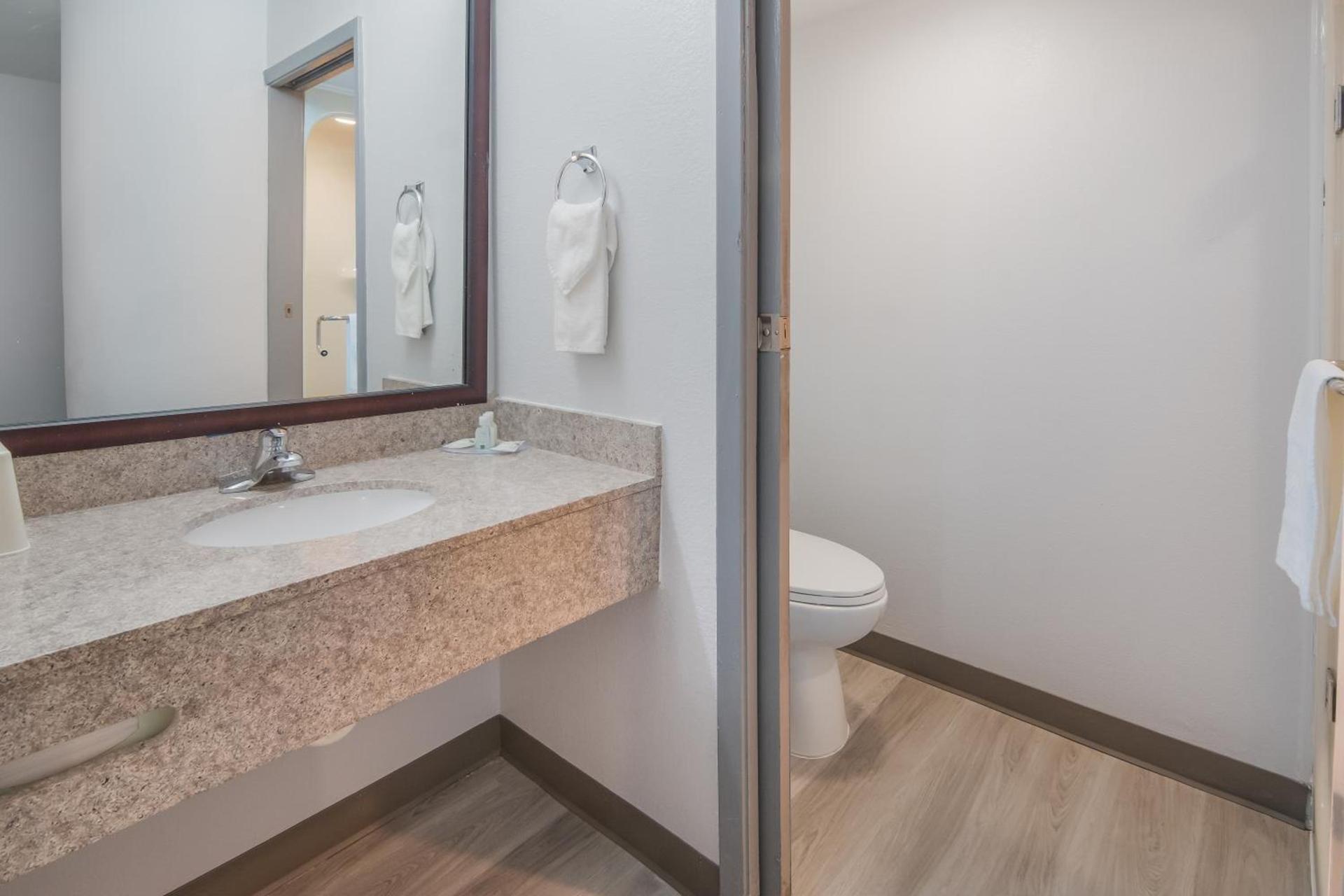 Quality Inn & Suites Richardson-Dallas photo 41