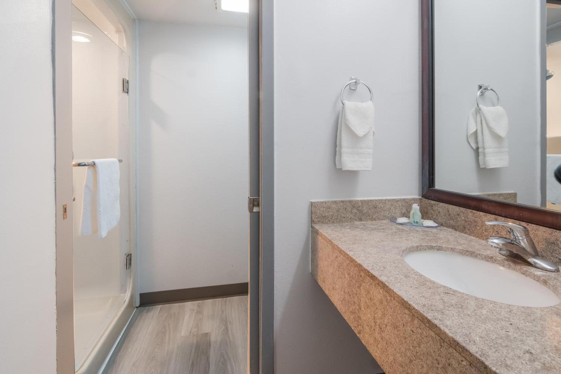 Quality Inn & Suites Richardson-Dallas photo 38