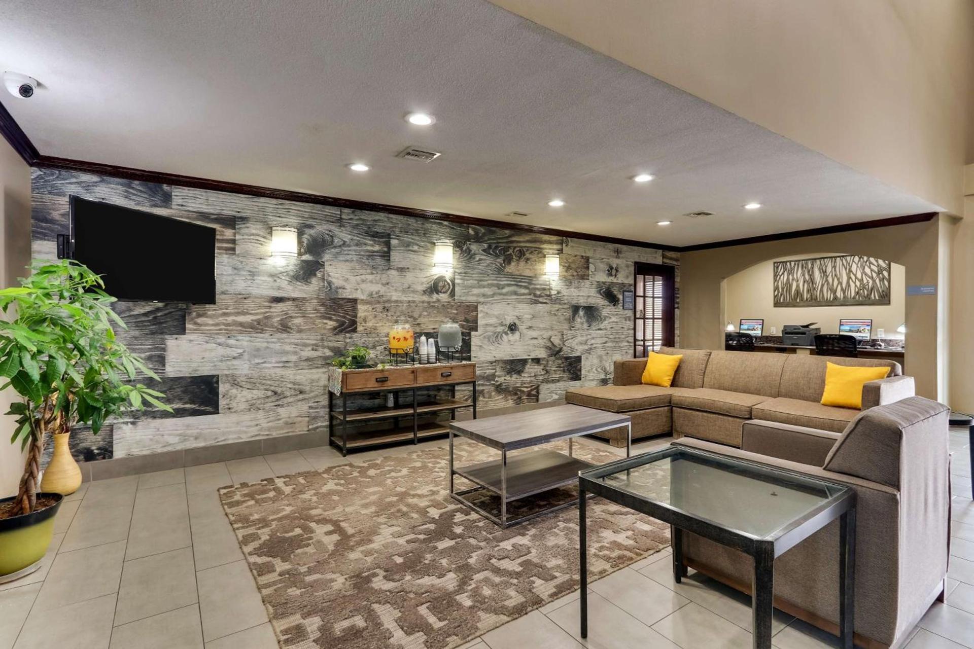 Best Western Plus University Inn & Suites photo 8