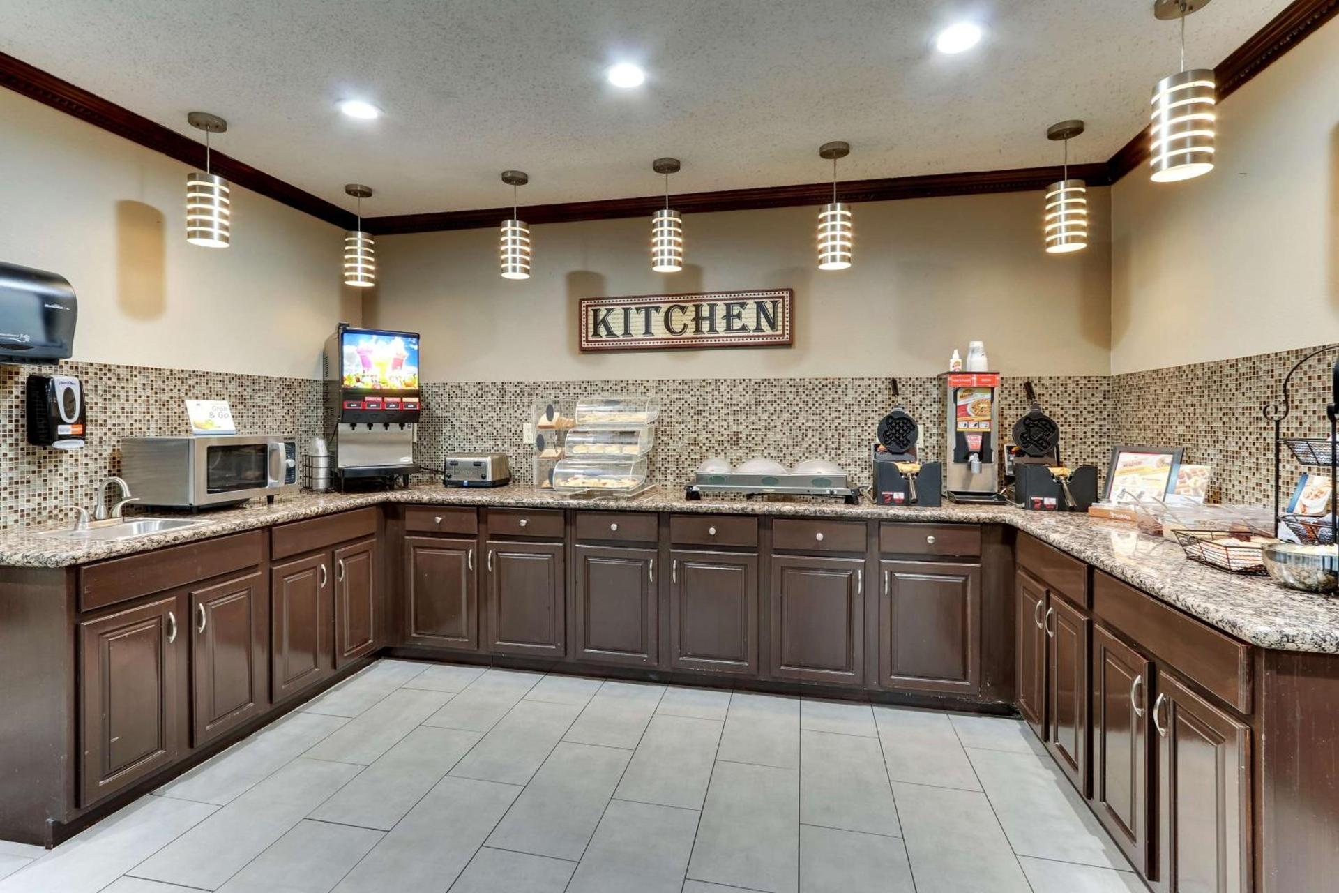 Best Western Plus University Inn & Suites photo 36