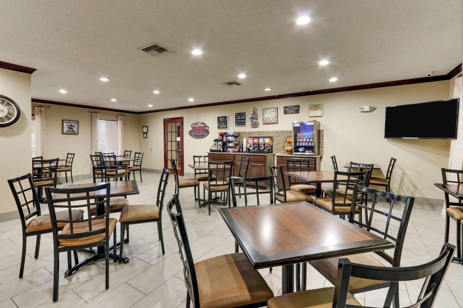 Best Western Plus University Inn & Suites photo 3