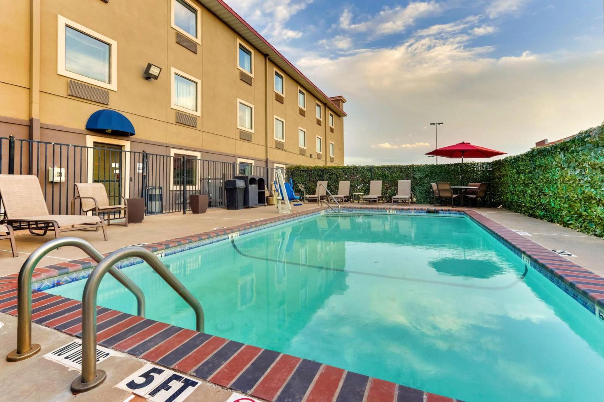 Best Western Plus University Inn & Suites photo 37