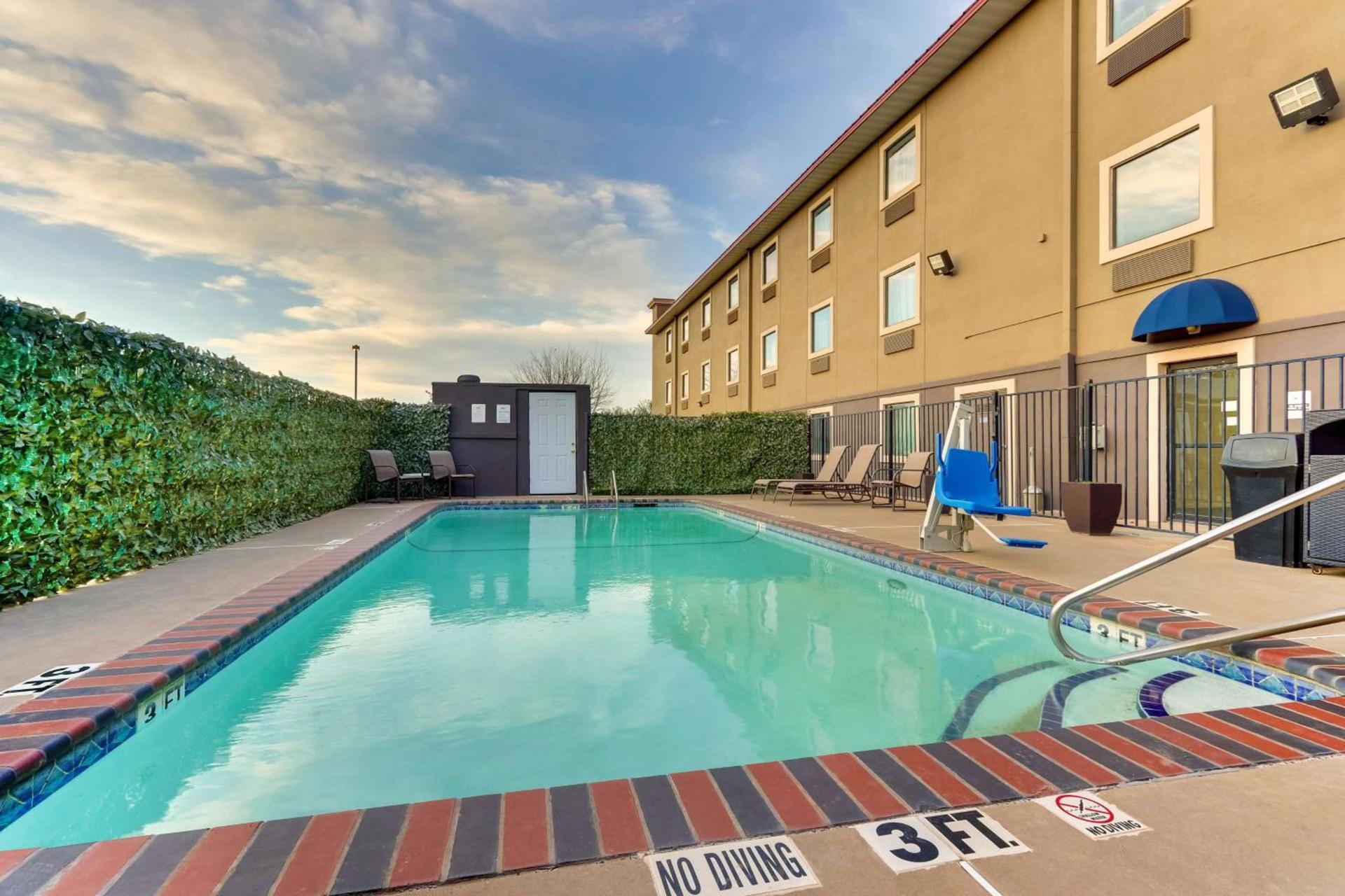 Best Western Plus University Inn & Suites photo 33