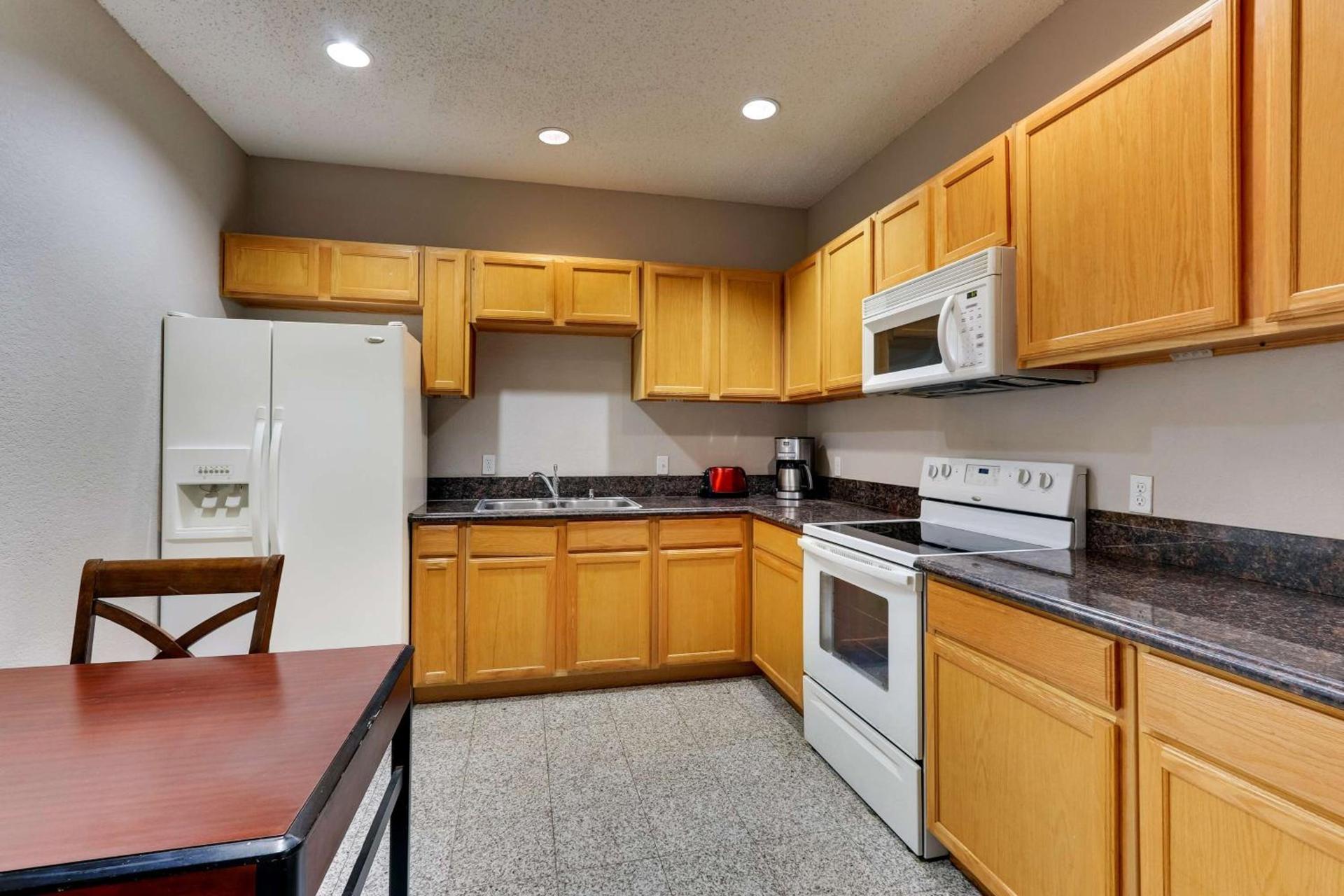 Best Western Plus University Inn & Suites photo 11
