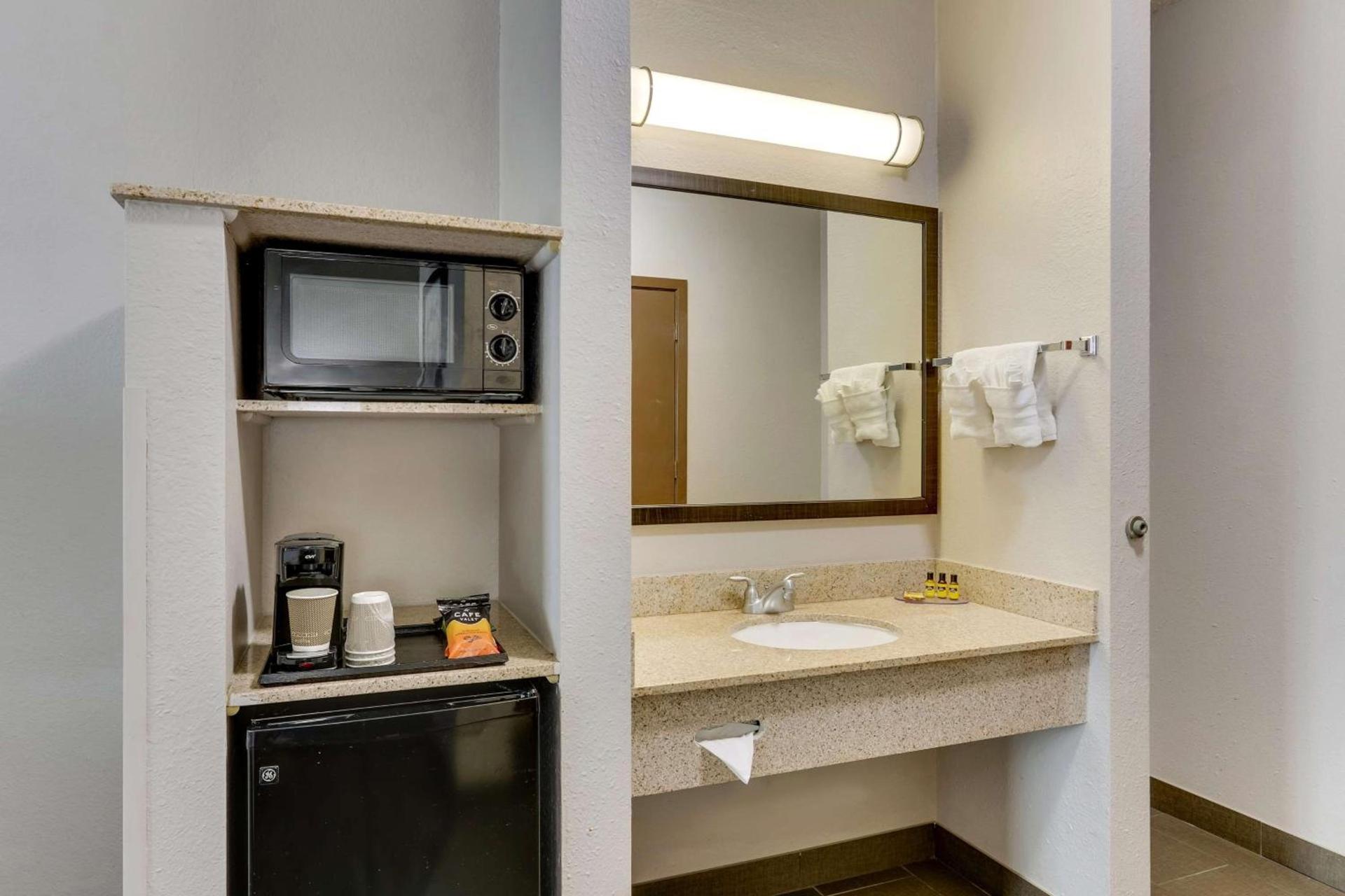 Best Western Plus University Inn & Suites photo 17