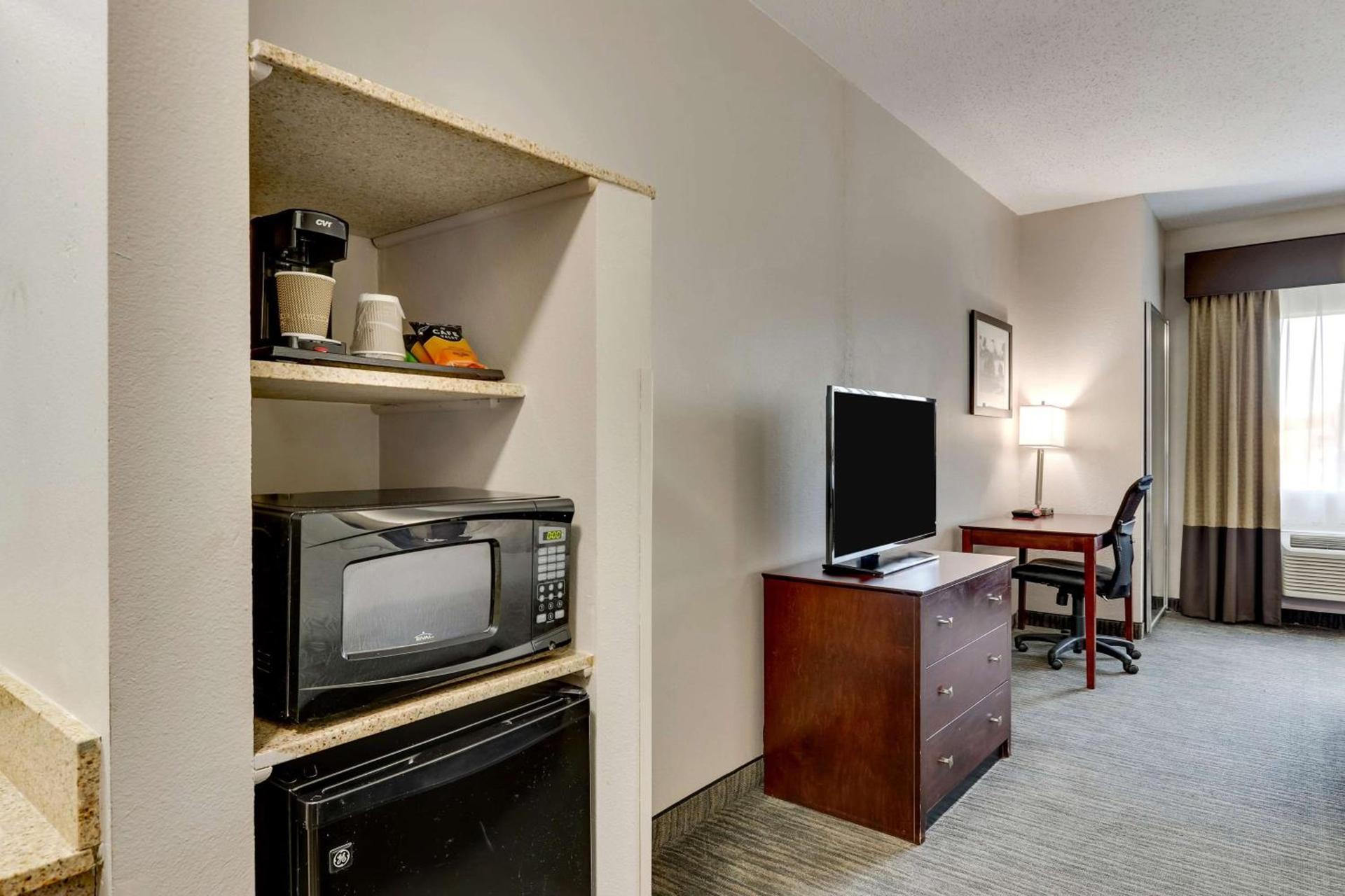 Best Western Plus University Inn & Suites photo 19