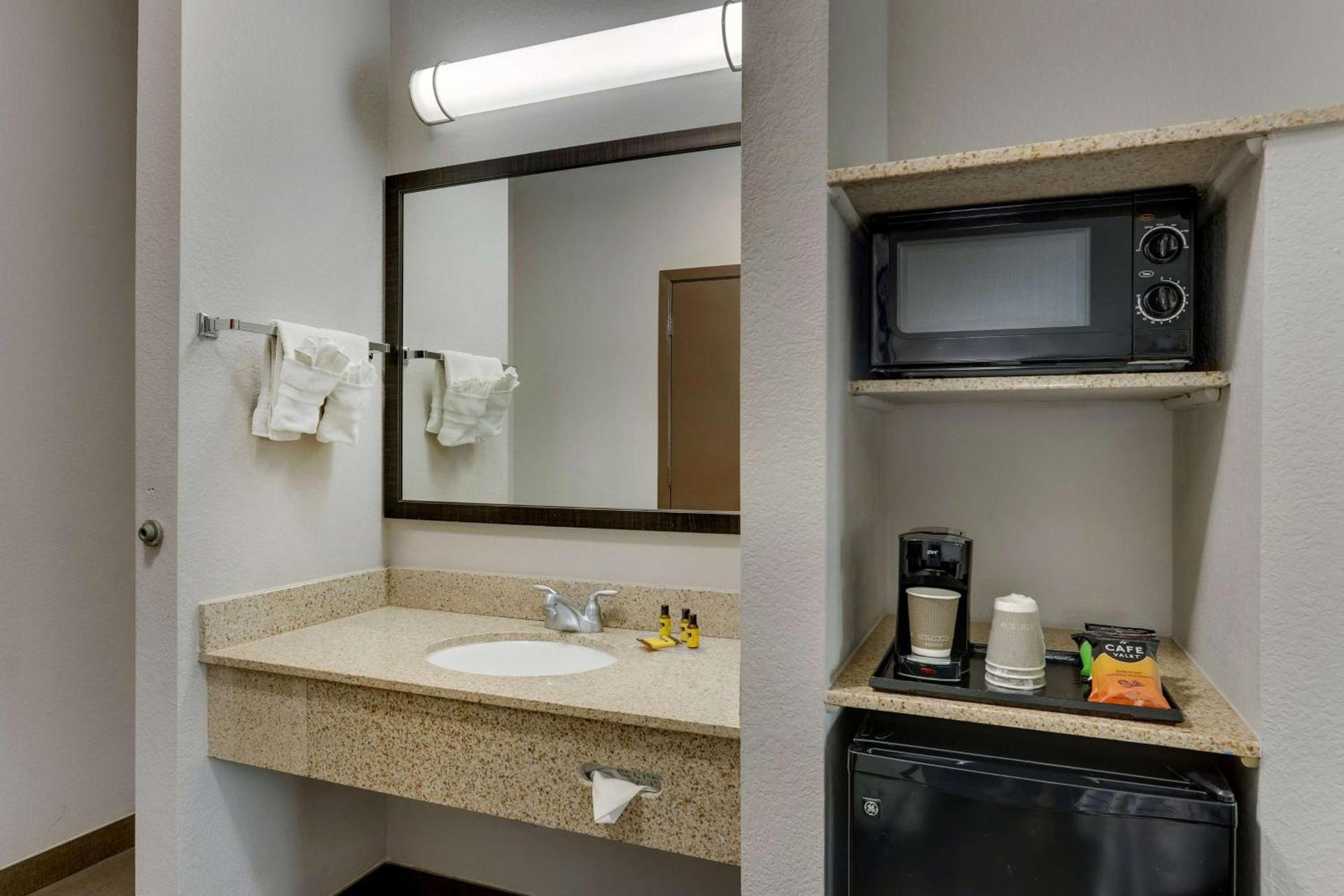 Best Western Plus University Inn & Suites photo 25
