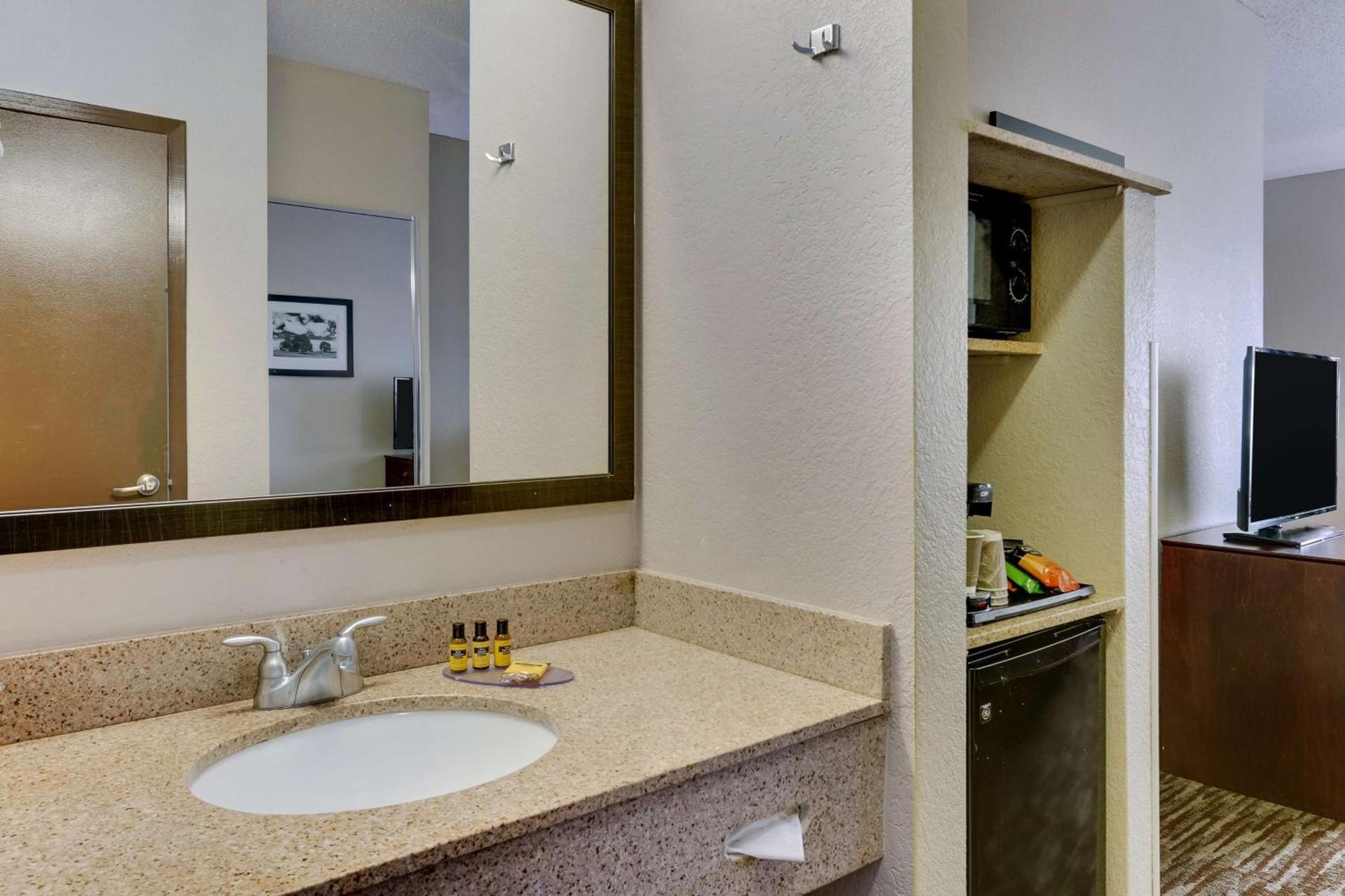 Best Western Plus University Inn & Suites photo 29