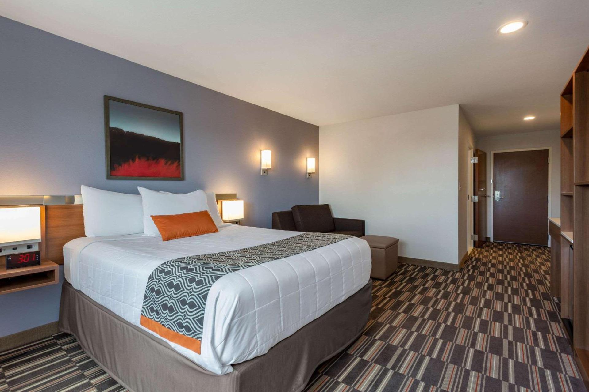 Microtel Inn & Suites by Wyndham Niagara Falls photo 13