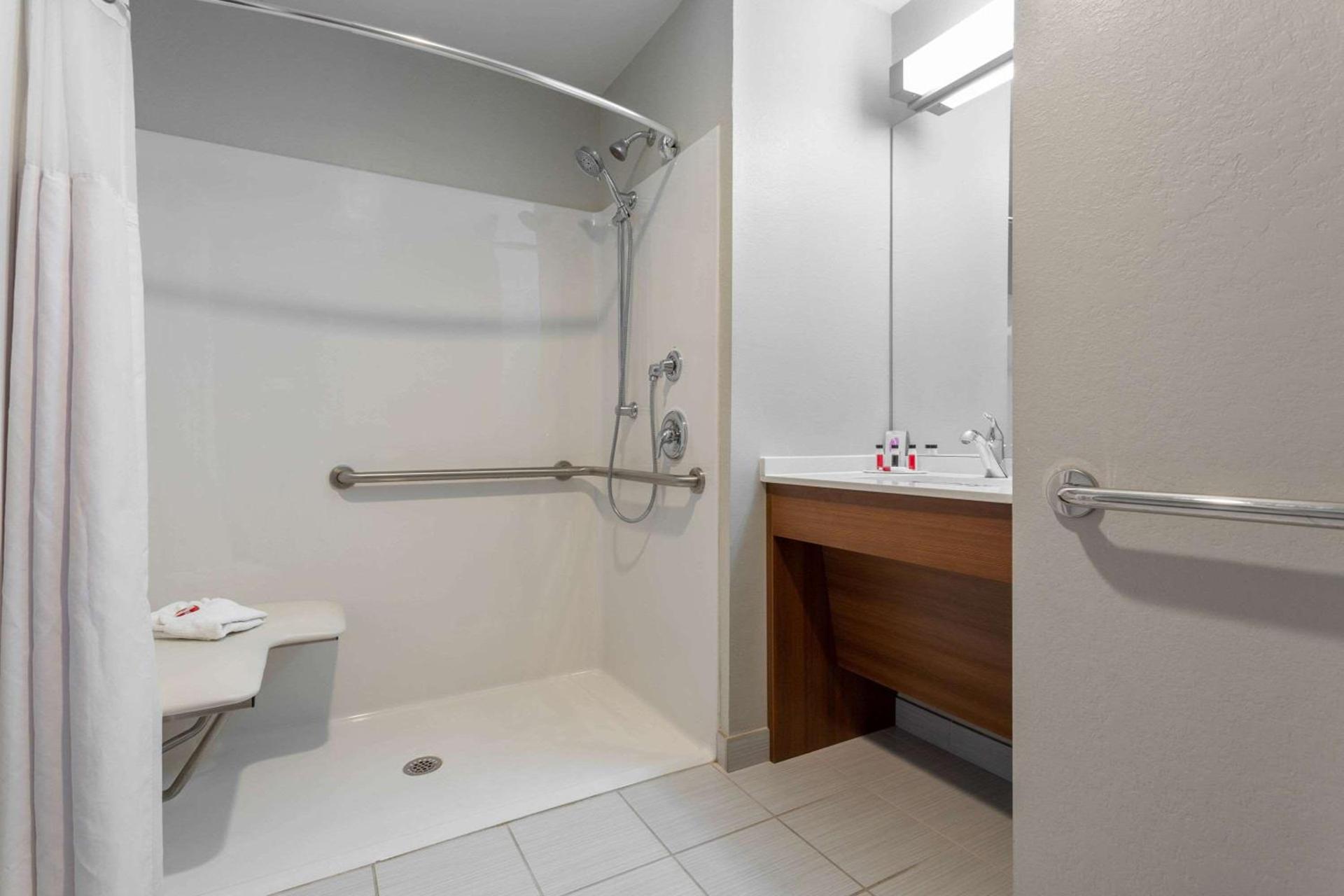 Microtel Inn & Suites by Wyndham Niagara Falls photo 16