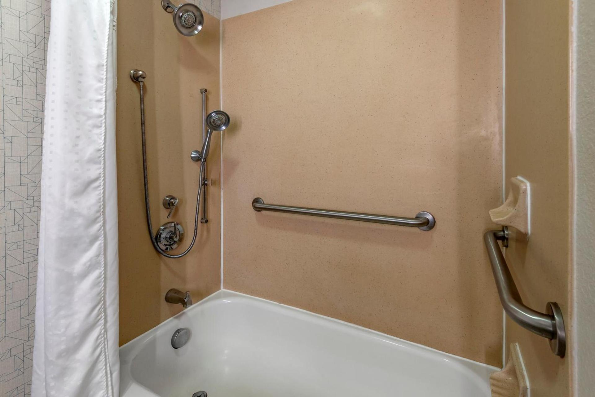 Holiday Inn Express Charlotte West - Gastonia by IHG photo 54