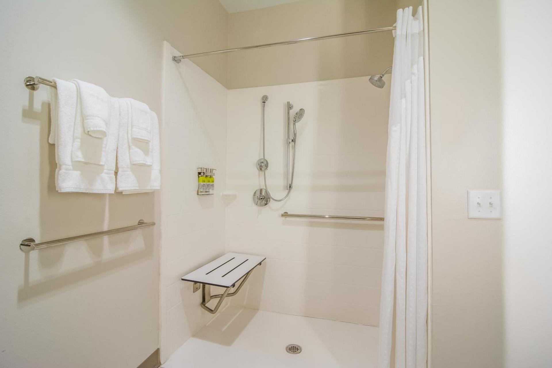 Holiday Inn Express & Suites - Asheboro by IHG photo 48