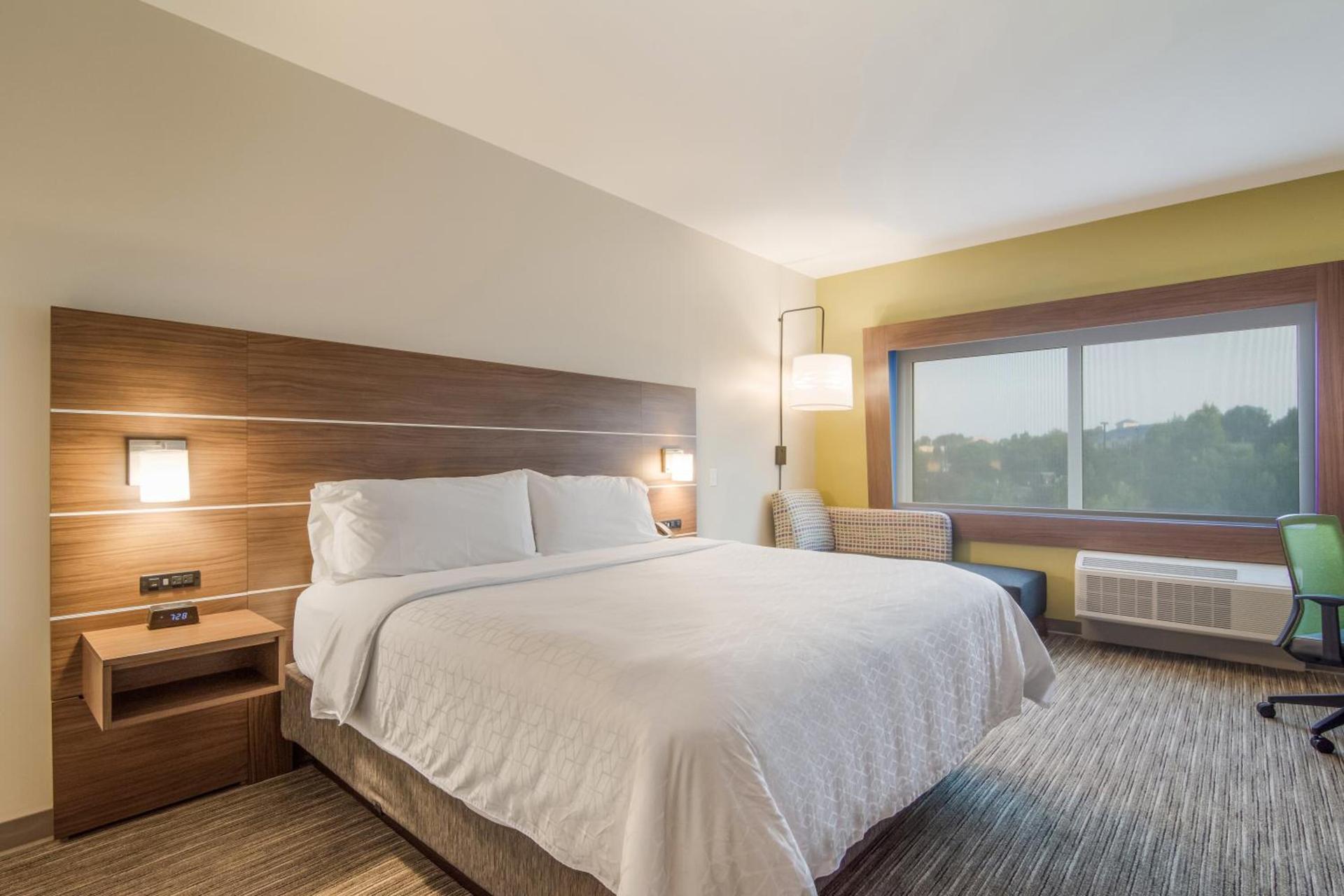 Holiday Inn Express & Suites - Asheboro by IHG photo 55