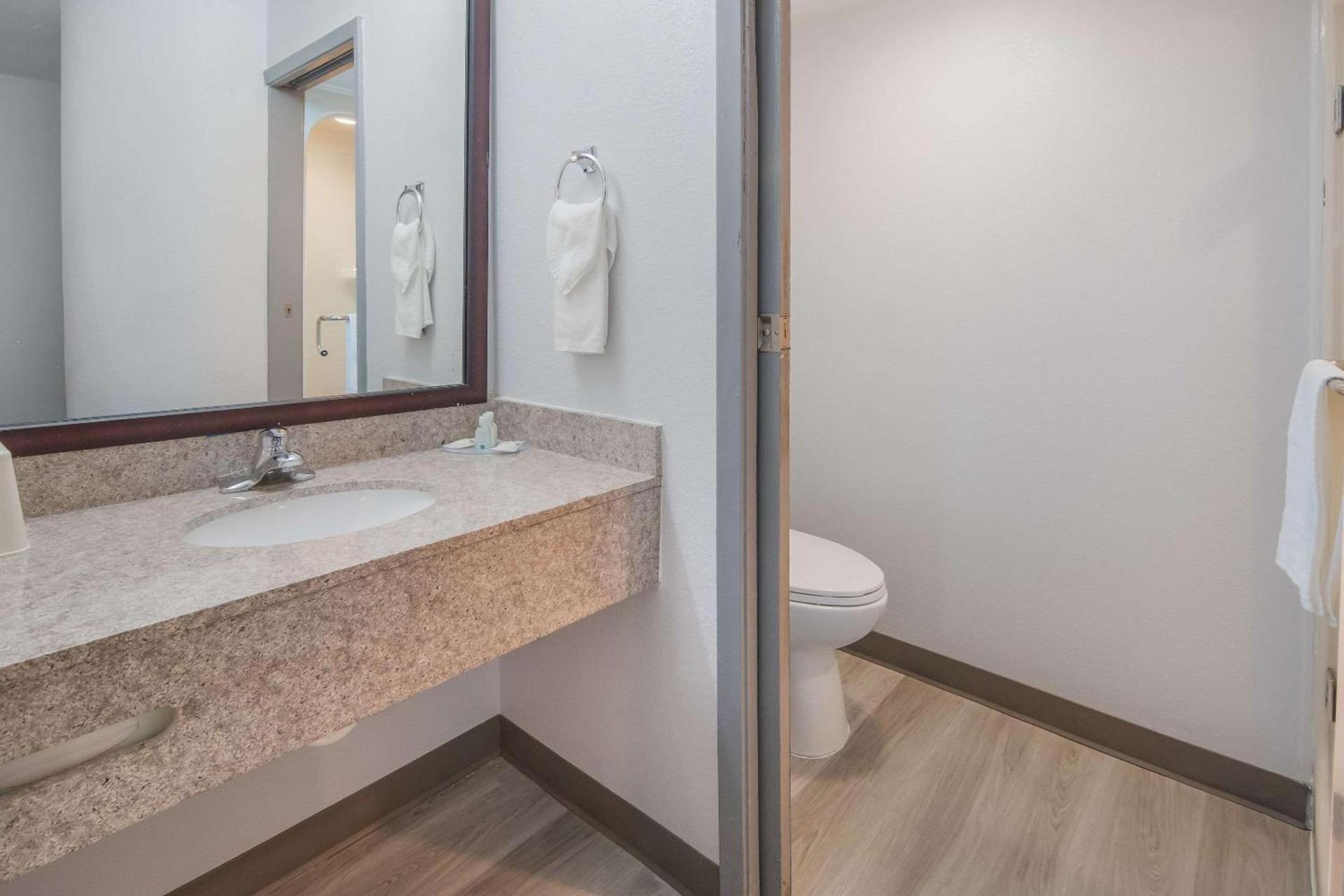 Quality Inn & Suites Richardson-Dallas photo 13