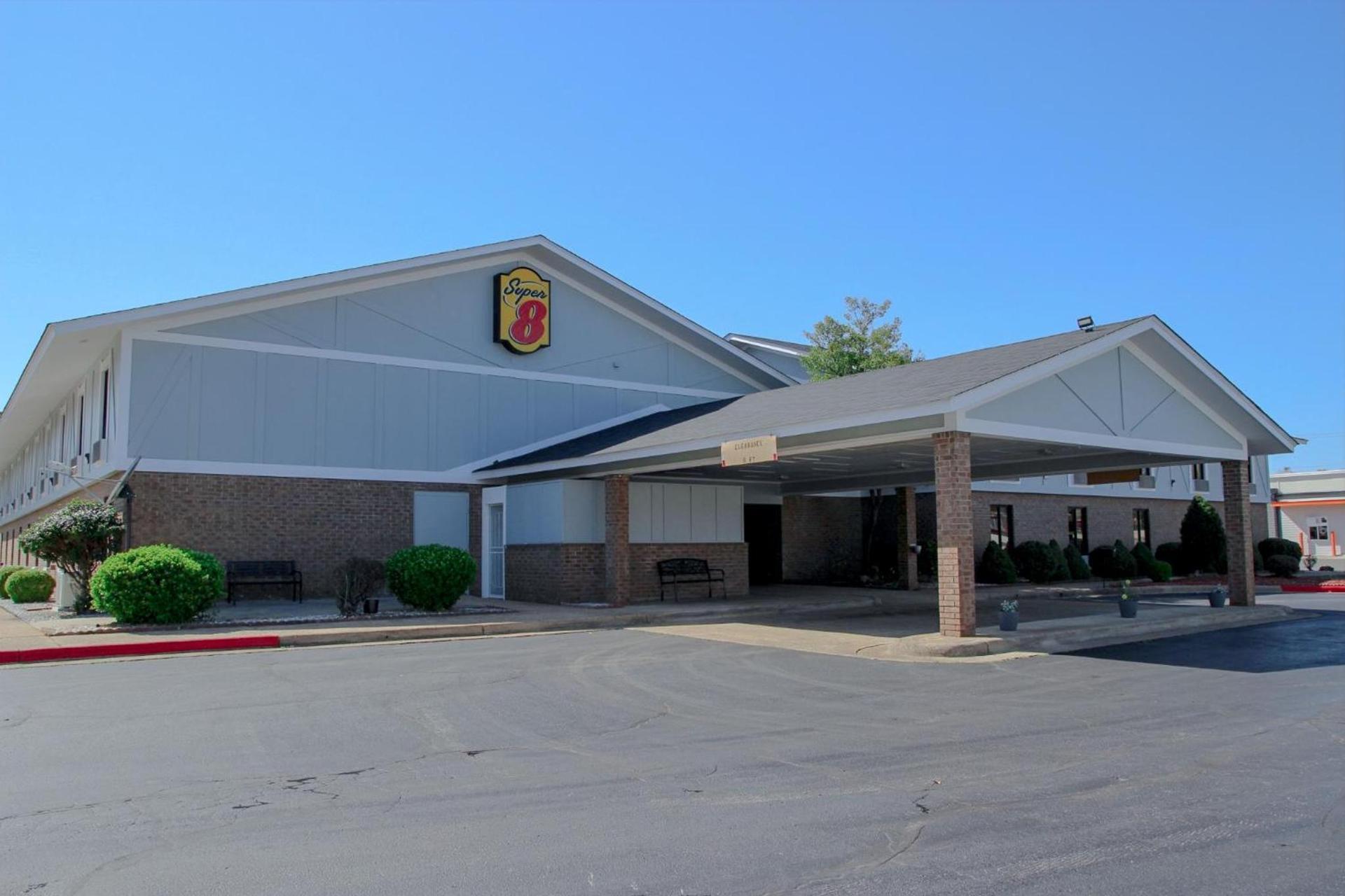 Super 8 by Wyndham Harrison AR photo 18