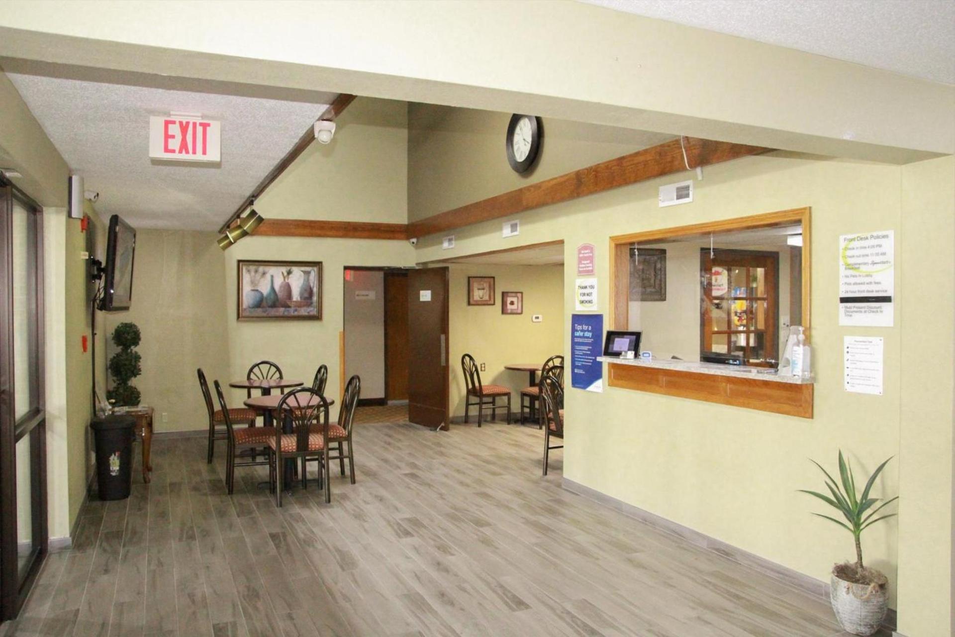 Super 8 by Wyndham Harrison AR photo 17