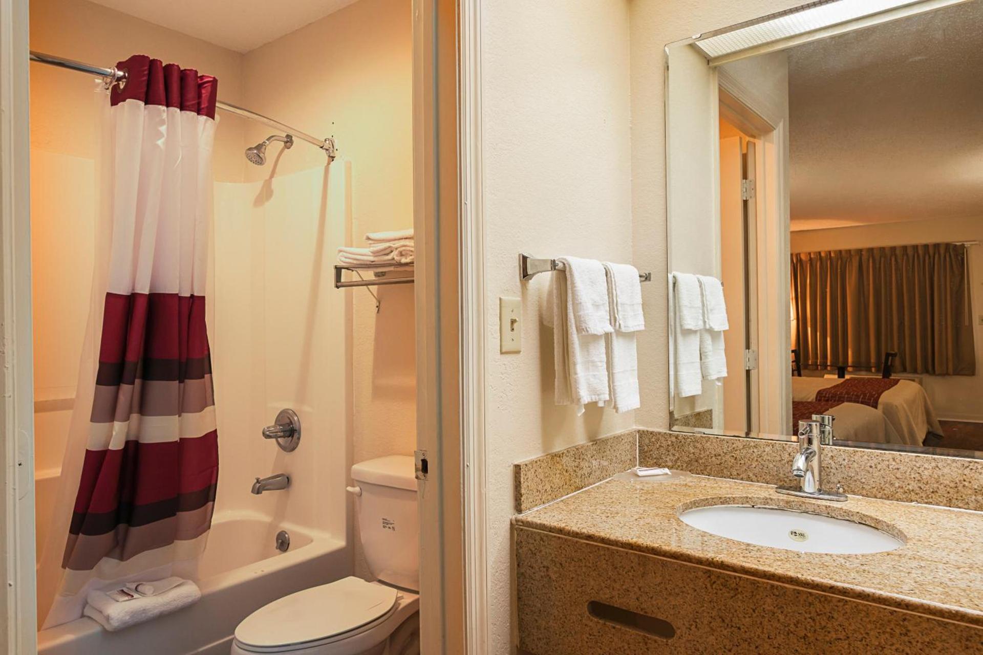 Red Roof Inn & Suites Scottsboro photo 22