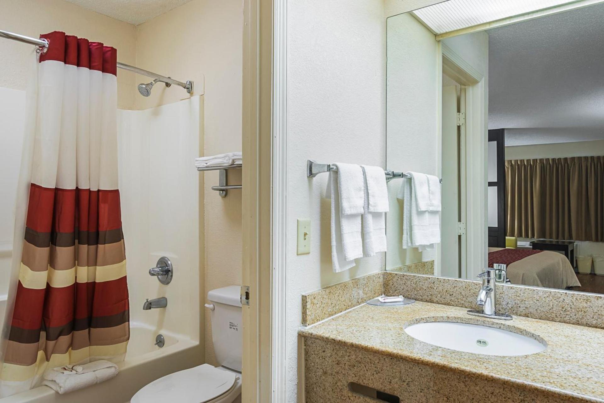 Red Roof Inn & Suites Scottsboro photo 30
