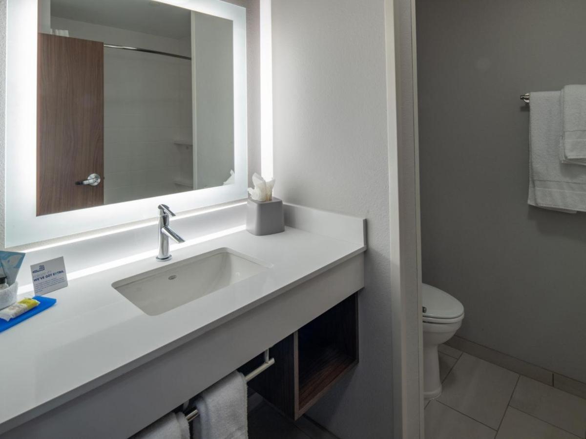Holiday Inn Express & Suites - Little Rock Downtown by IHG photo 4