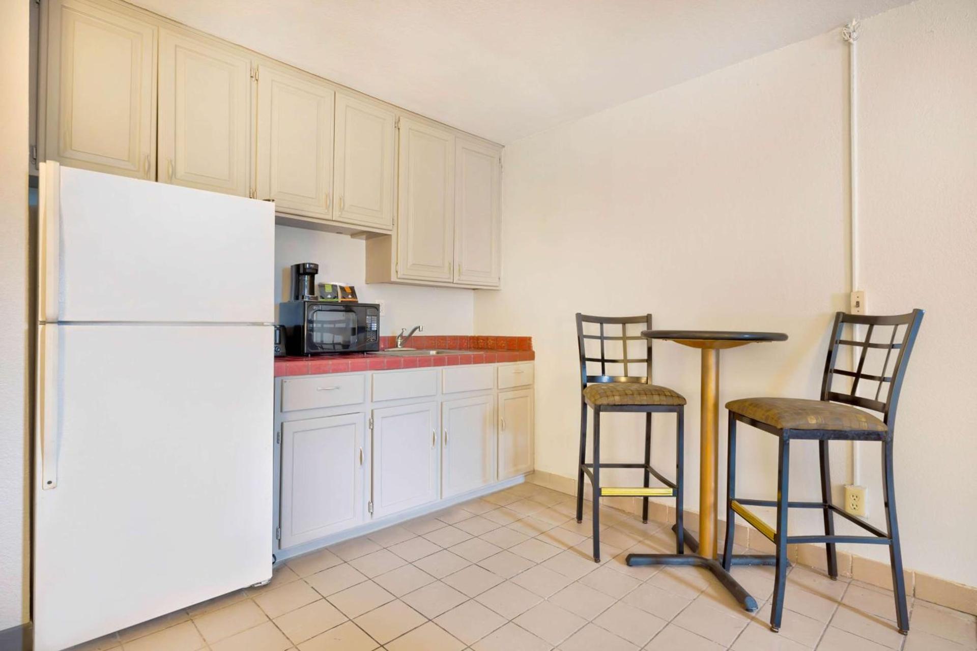 Studio 6 Bartlesville - OK photo 32