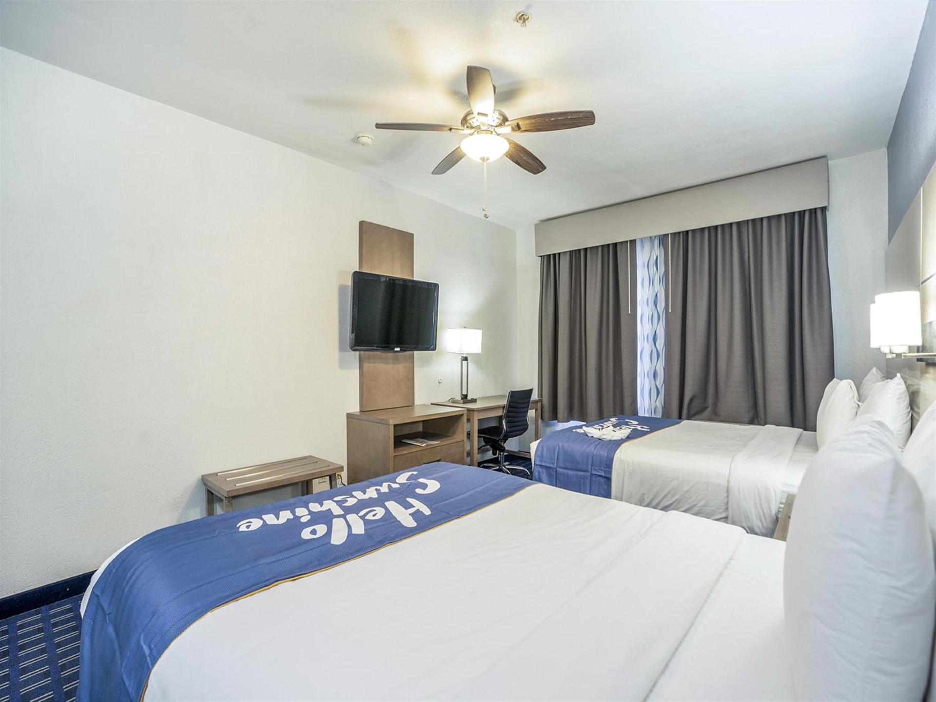 Days Inn & Suites by Wyndham Webster NASA-ClearLake-Houston photo 77