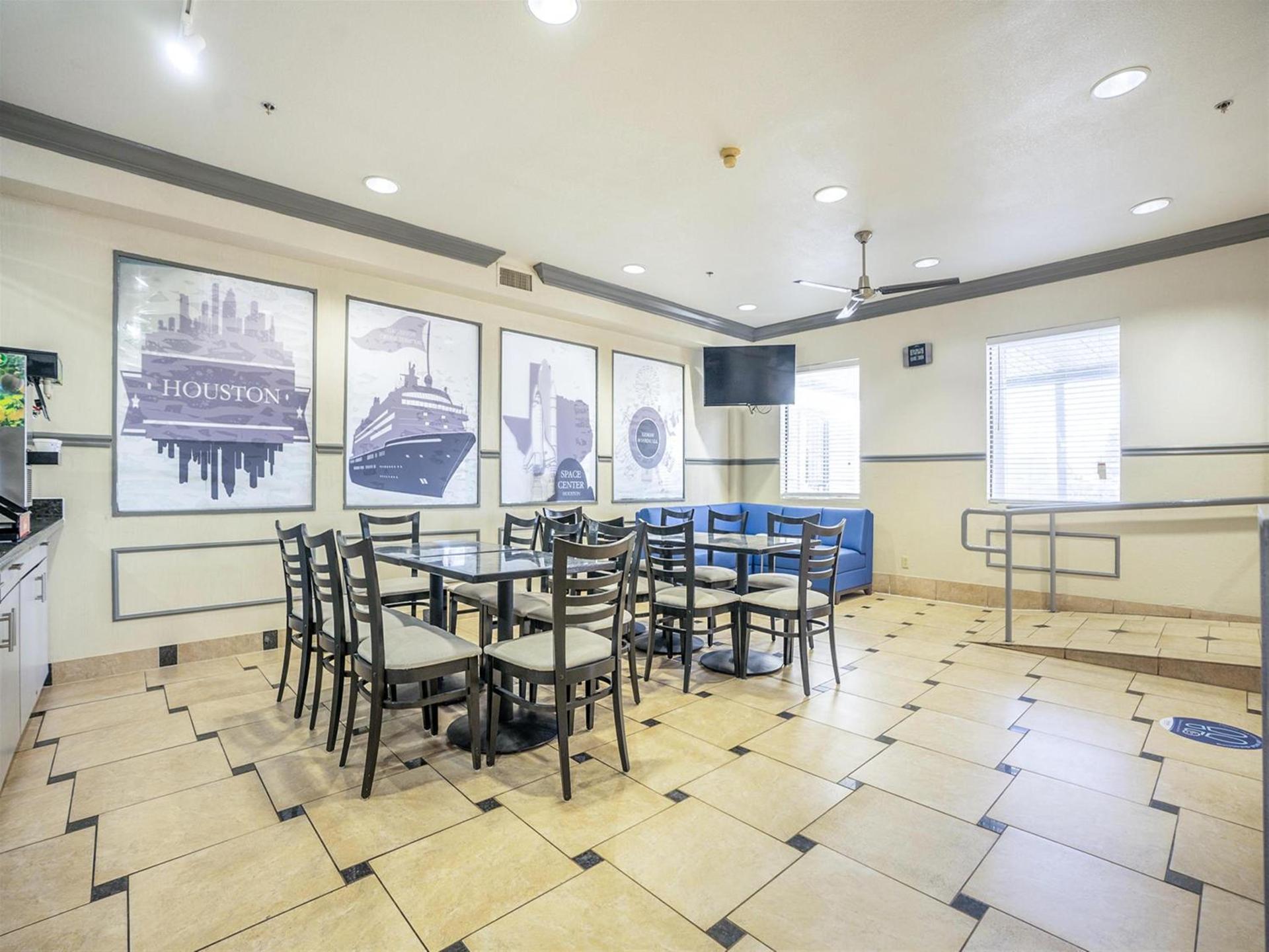 Days Inn & Suites by Wyndham Webster NASA-ClearLake-Houston photo 33
