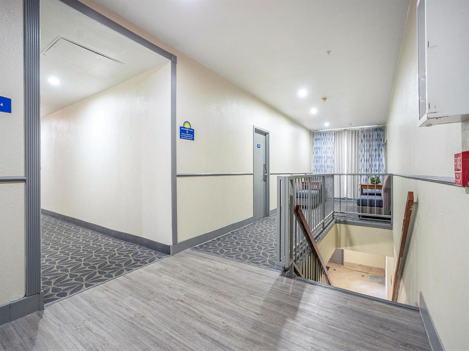Days Inn & Suites by Wyndham Webster NASA-ClearLake-Houston photo 38