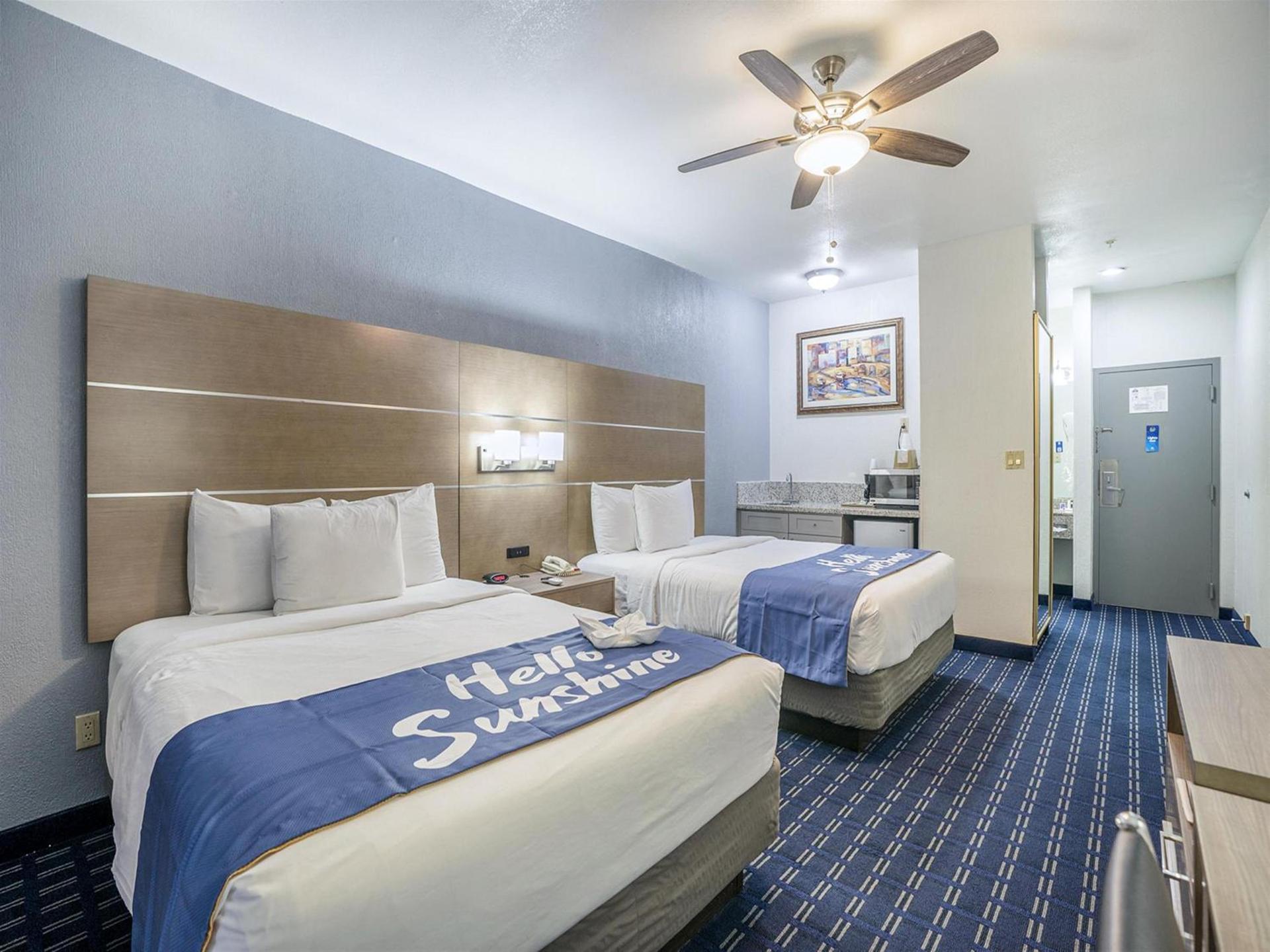 Days Inn & Suites by Wyndham Webster NASA-ClearLake-Houston photo 60