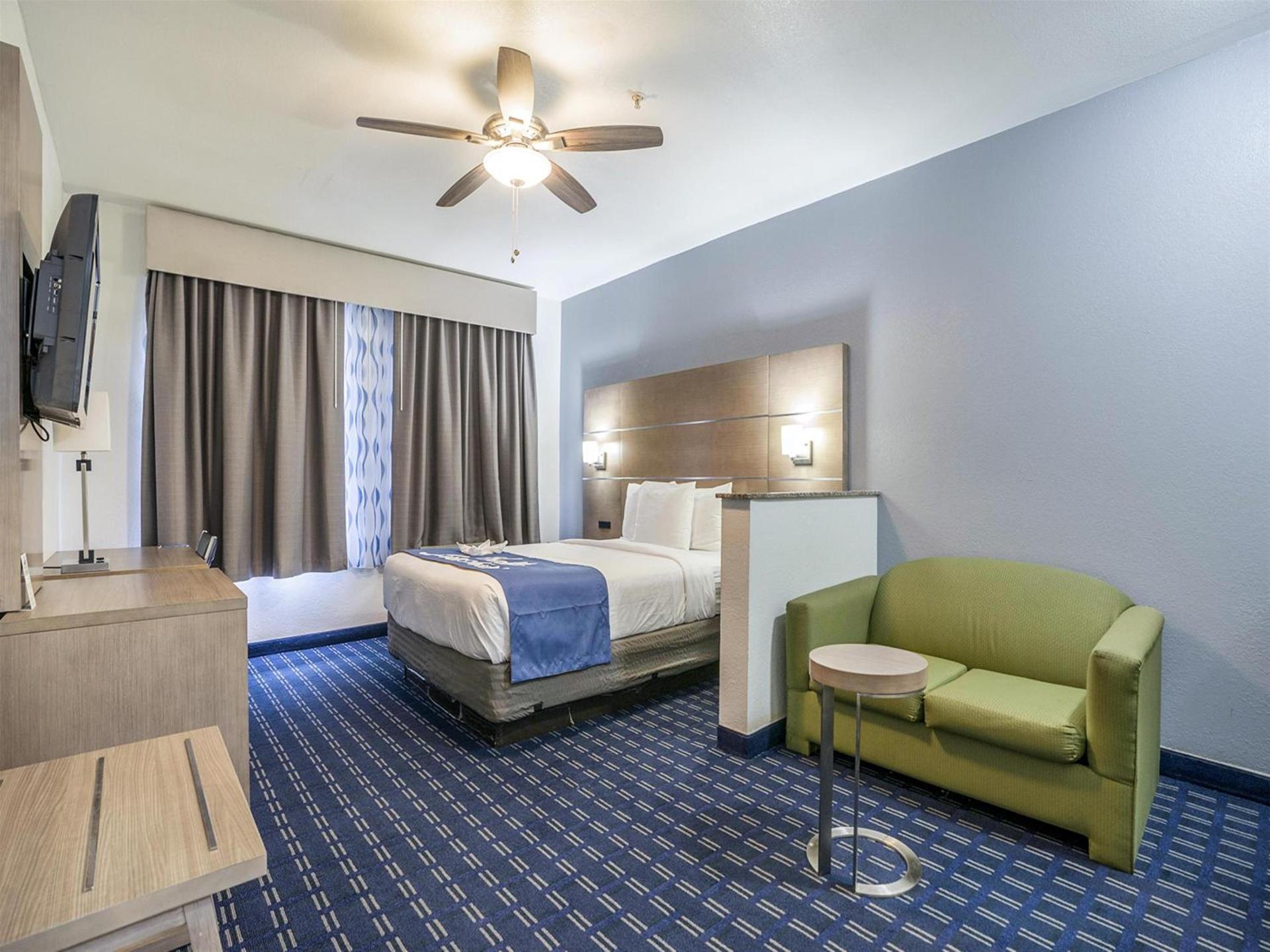 Days Inn & Suites by Wyndham Webster NASA-ClearLake-Houston photo 58