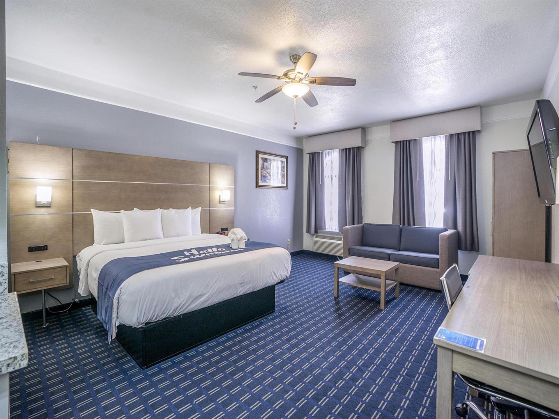 Days Inn & Suites by Wyndham Webster NASA-ClearLake-Houston photo 52