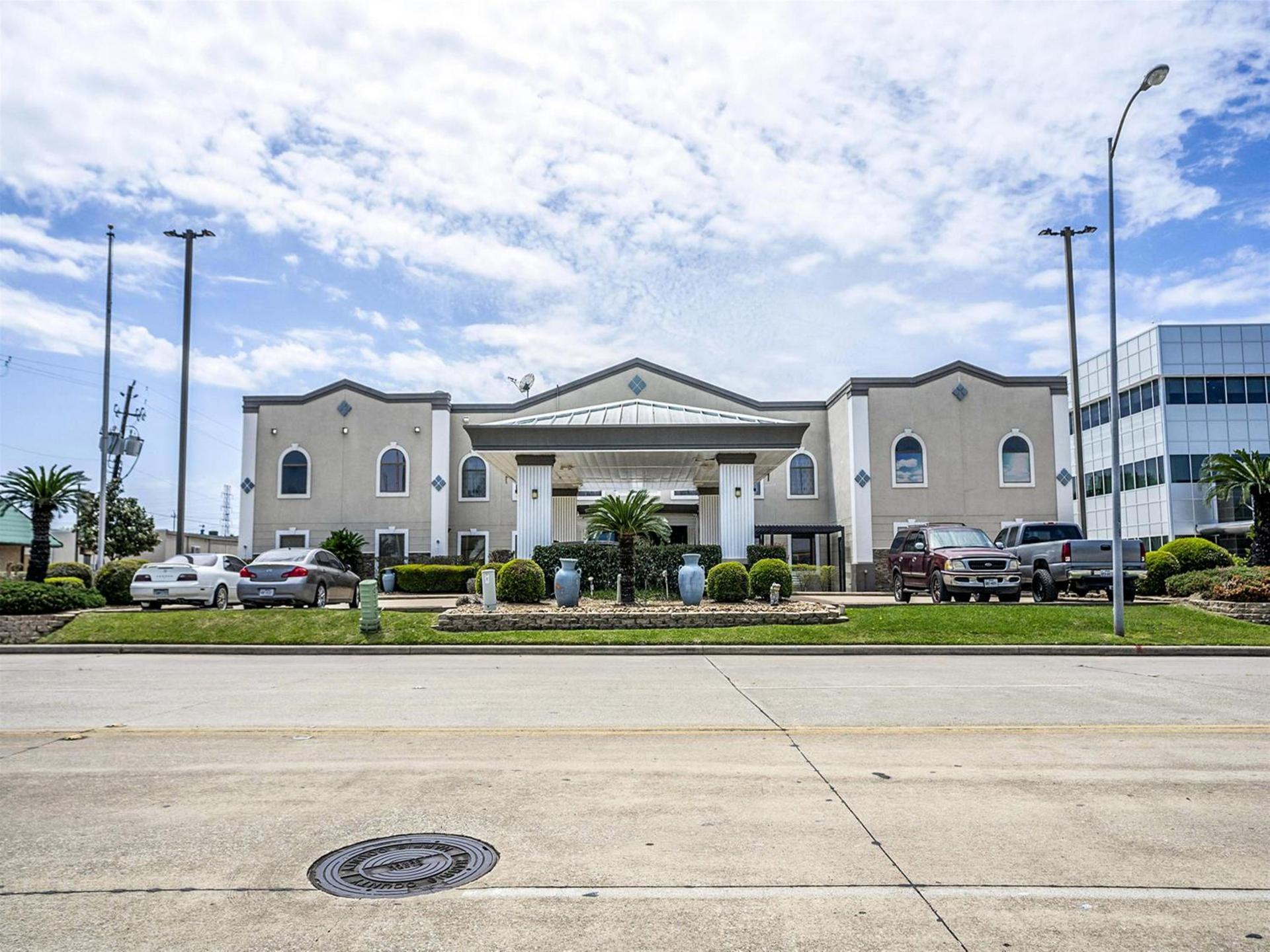 Days Inn & Suites by Wyndham Webster NASA-ClearLake-Houston photo 46