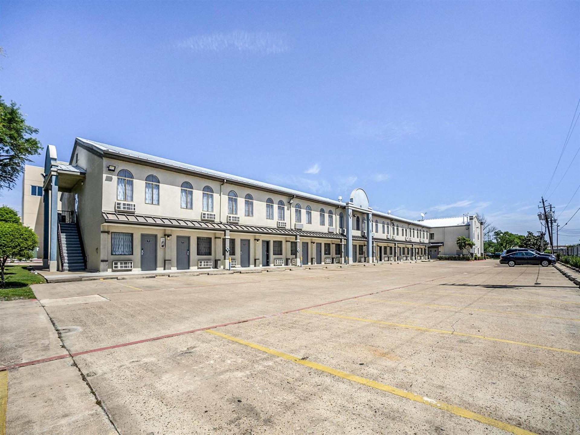 Days Inn & Suites by Wyndham Webster NASA-ClearLake-Houston photo 86